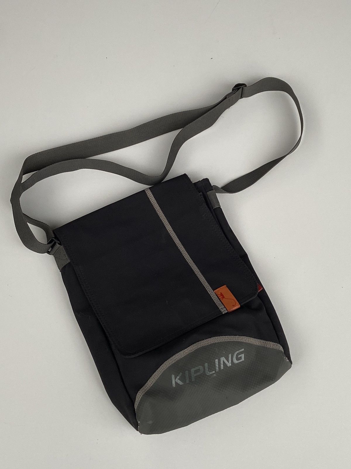 Vintage Vintage Kipling Y2K Bag Messenger Size ONE SIZE - 1 Thumbnail