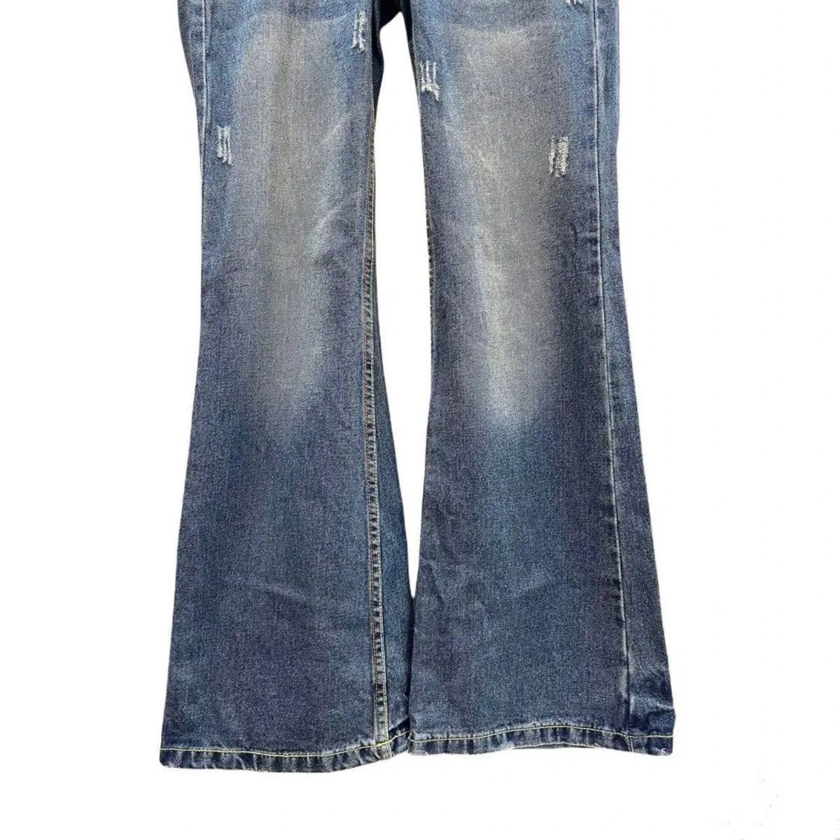 Japanese Brand VINTAGE🔥🔥DISTRESSED FLARED DENIM LAUVE&TYTE SIZE 30X31 Size 30" / US 8 / IT 44 - 4 Thumbnail