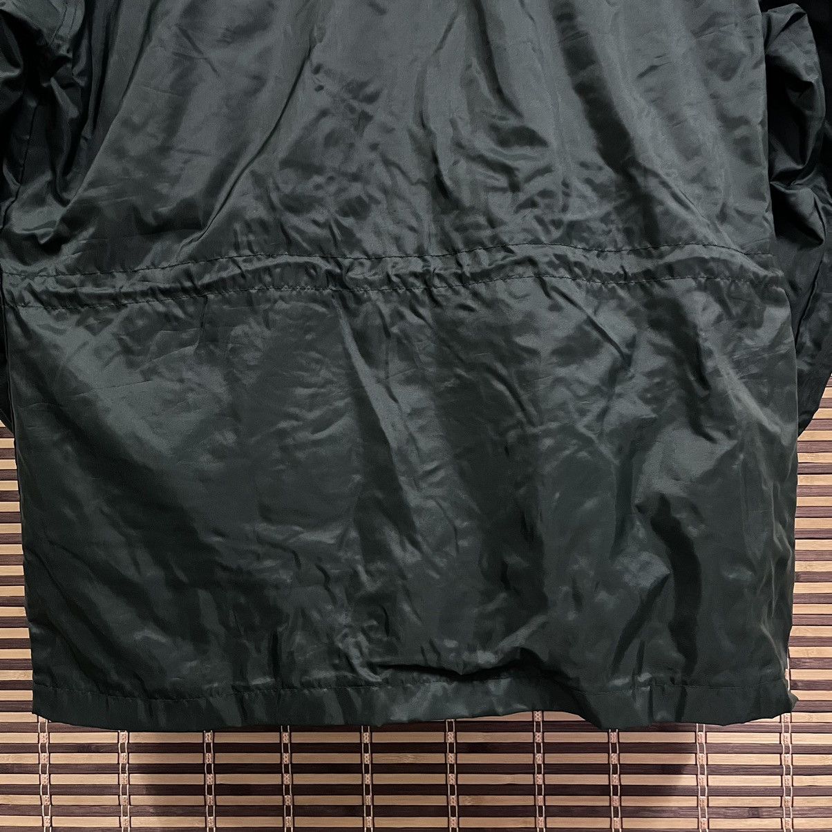 Tommy Hilfiger × Vintage Vintage Tommy Hilfiger Sweater Waterproof Jacket Size US L / EU 52-54 / 3 - 19 Thumbnail