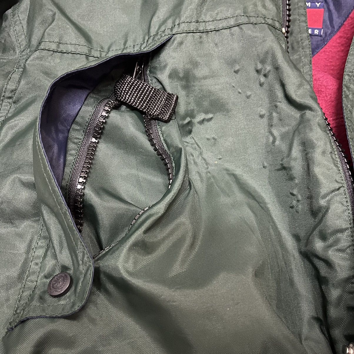 Tommy Hilfiger × Vintage Vintage Tommy Hilfiger Sweater Waterproof Jacket Size US L / EU 52-54 / 3 - 17 Thumbnail