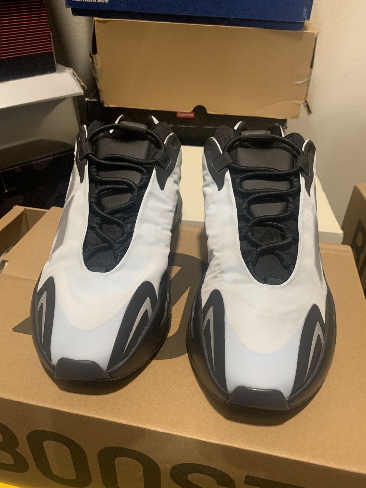 yeezy blue tint mnvn