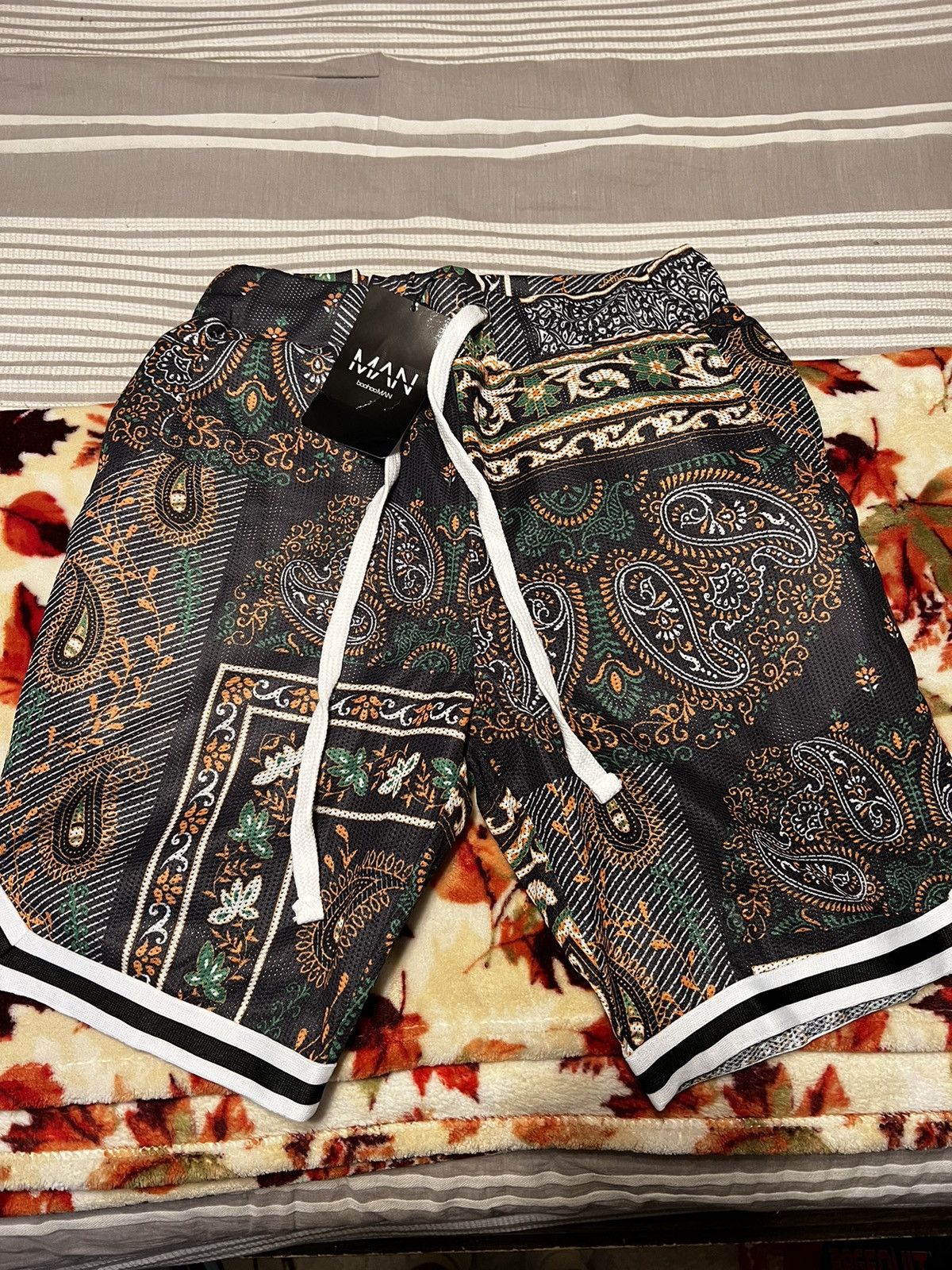 Boohoo BoohooMan Aztec Basketball shorts Size US 28 / EU 44 - 1 Thumbnail