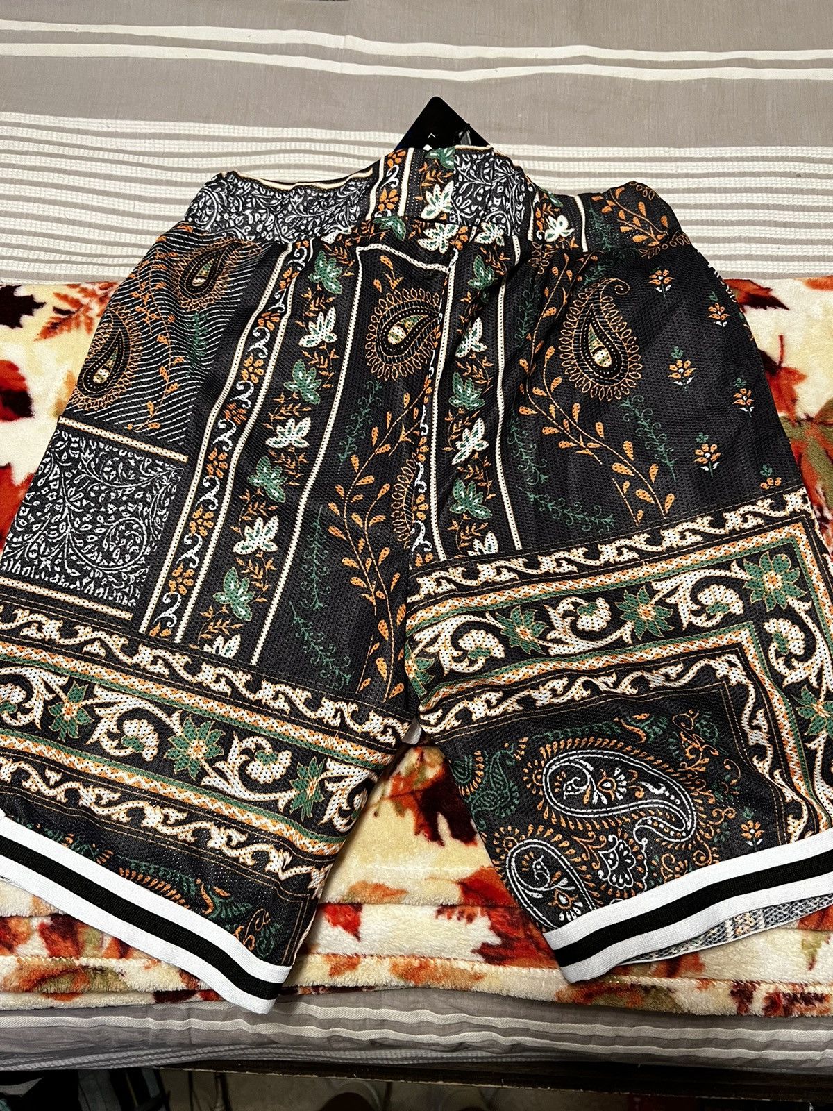 Boohoo BoohooMan Aztec Basketball shorts Size US 28 / EU 44 - 2 Thumbnail