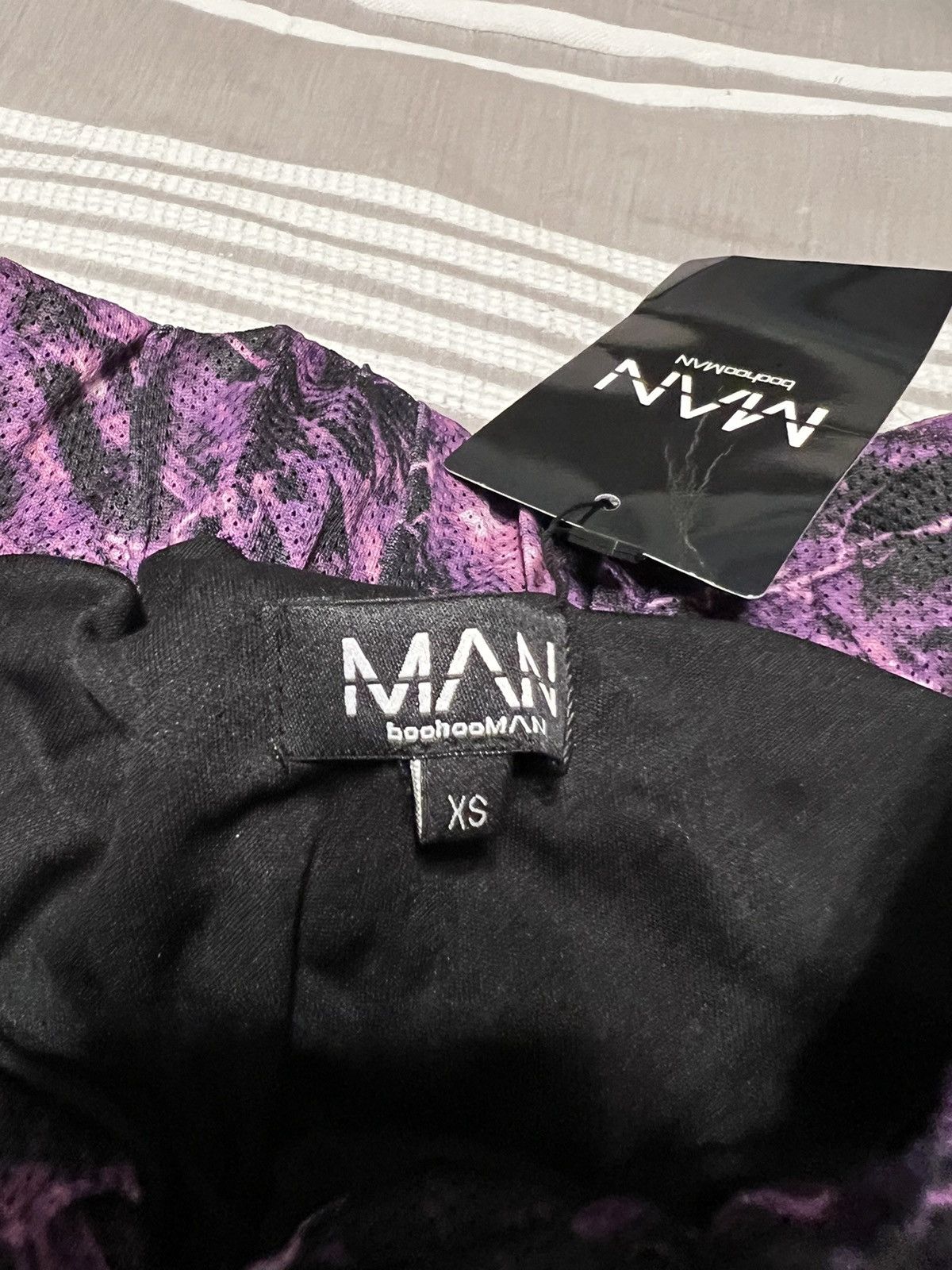 Boohoo BoohooMan Purple lightning Basketball Shorts Size US 28 / EU 44 - 3 Thumbnail