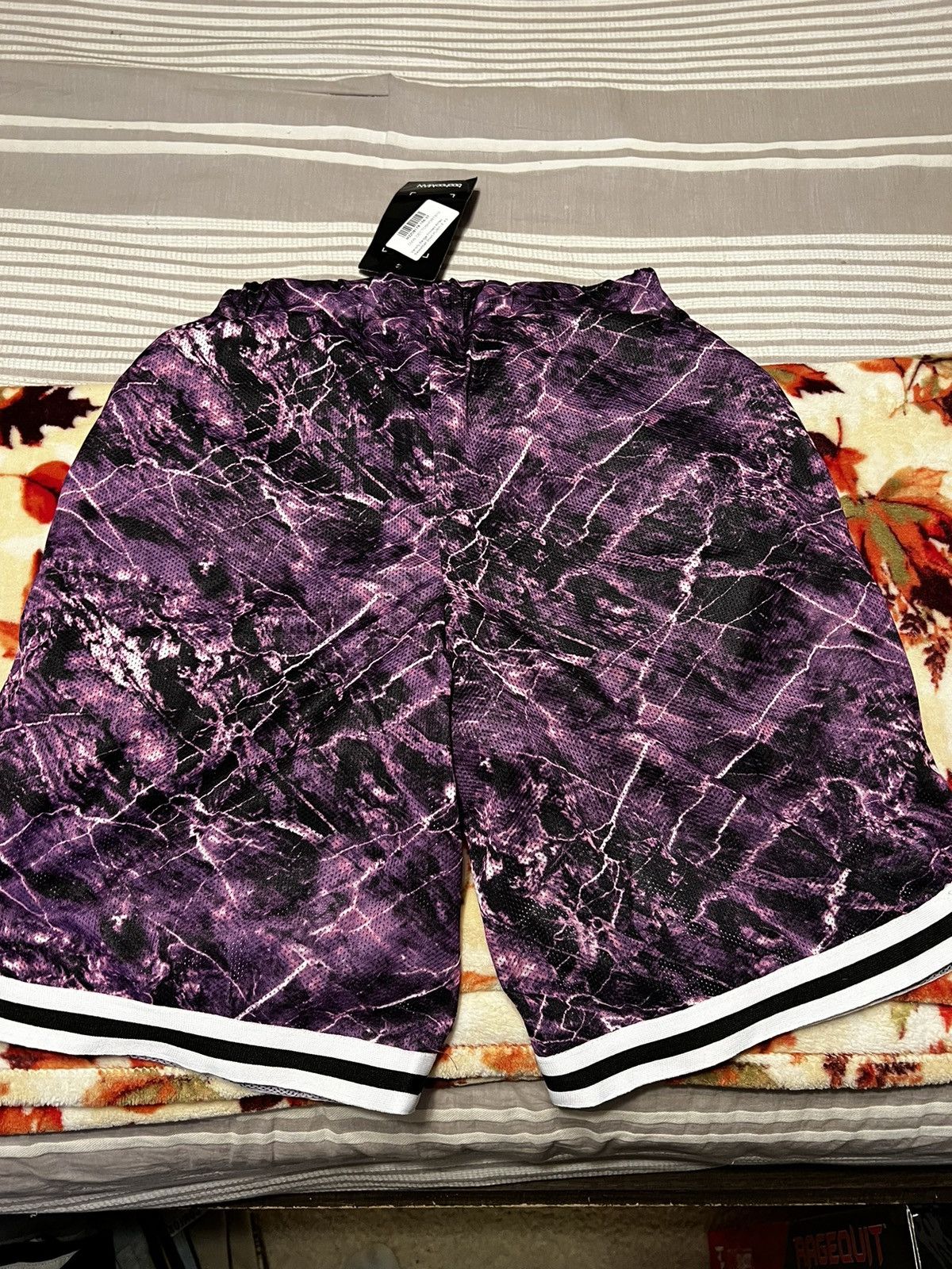 Boohoo BoohooMan Purple lightning Basketball Shorts Size US 28 / EU 44 - 2 Thumbnail