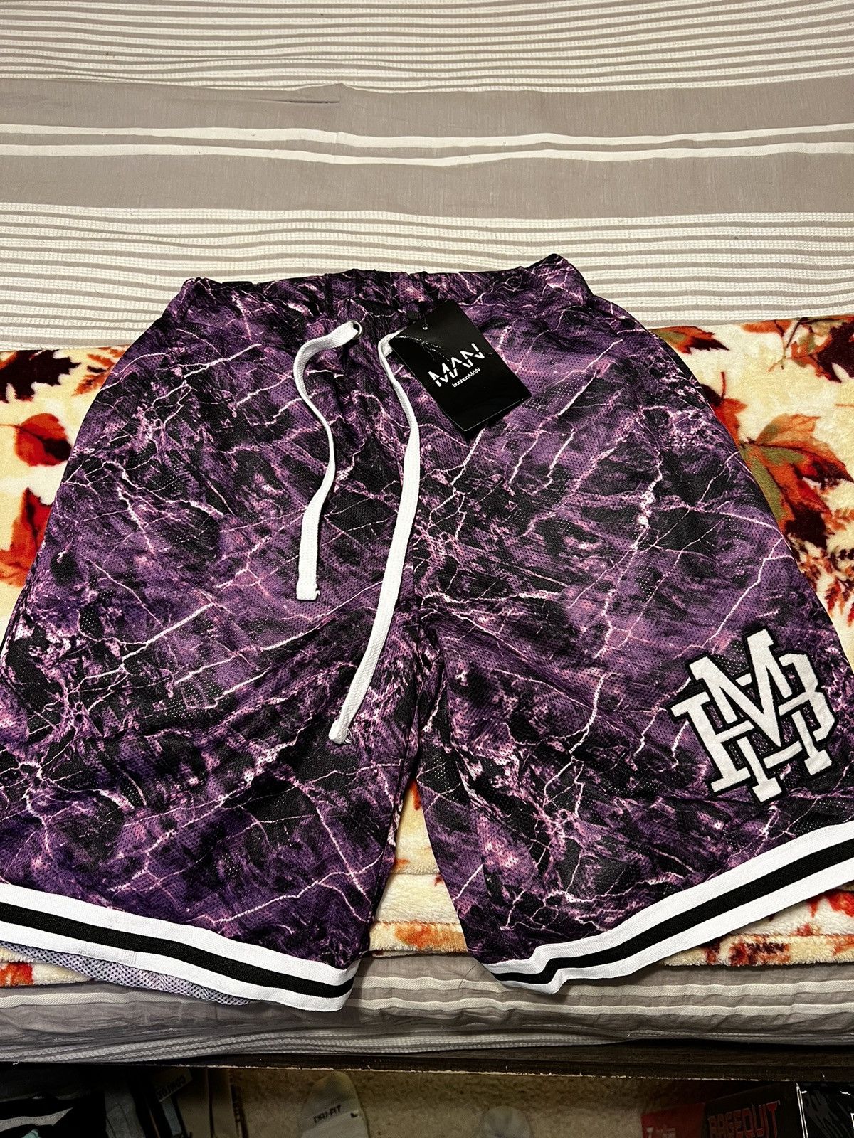 Boohoo BoohooMan Purple lightning Basketball Shorts Size US 28 / EU 44 - 1 Thumbnail