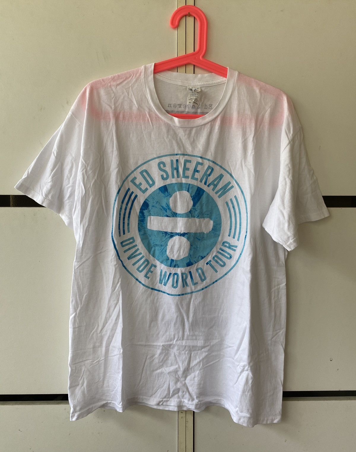 Band Tees ED SHEERAN DIVIDE WORLD TOUR TEE Size US XL / EU 56 / 4 - 1 Thumbnail