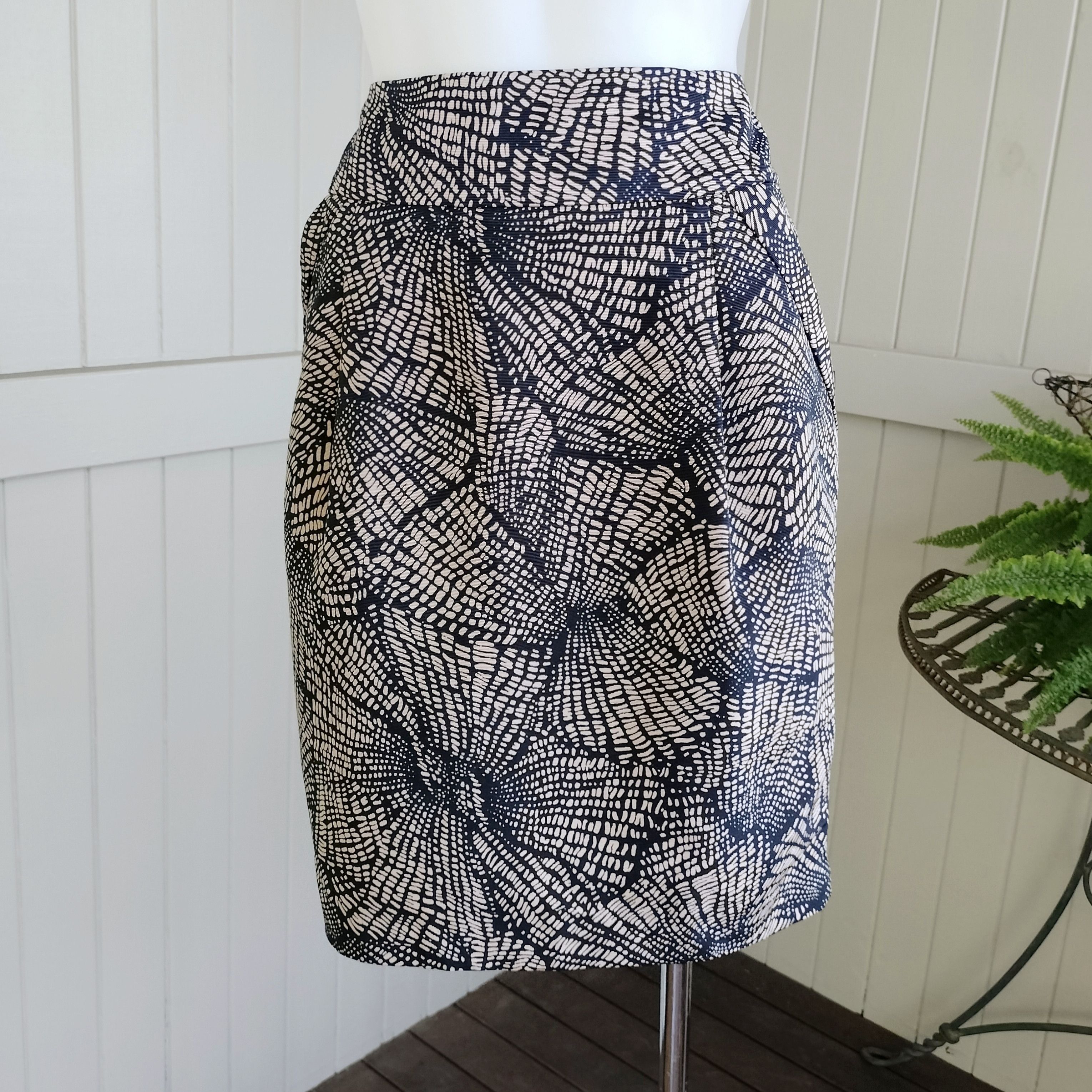 Designer Jacqui E Skirt High Waist Pencil Batik Abstract Corporate Size 27" / US 4 / IT 40 - 1 Thumbnail