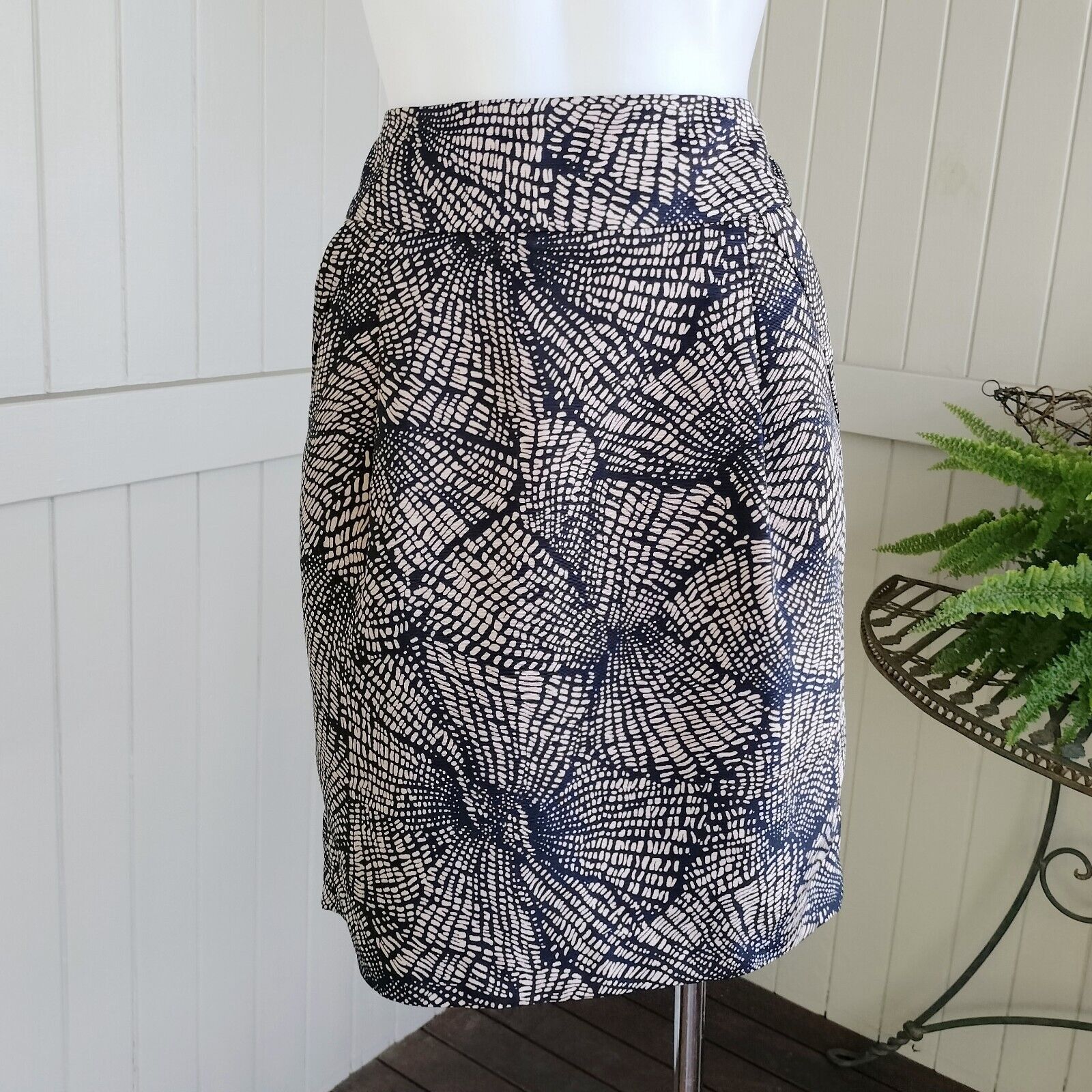 Designer Jacqui E Skirt High Waist Pencil Batik Abstract Corporate Size 27" / US 4 / IT 40 - 3 Thumbnail