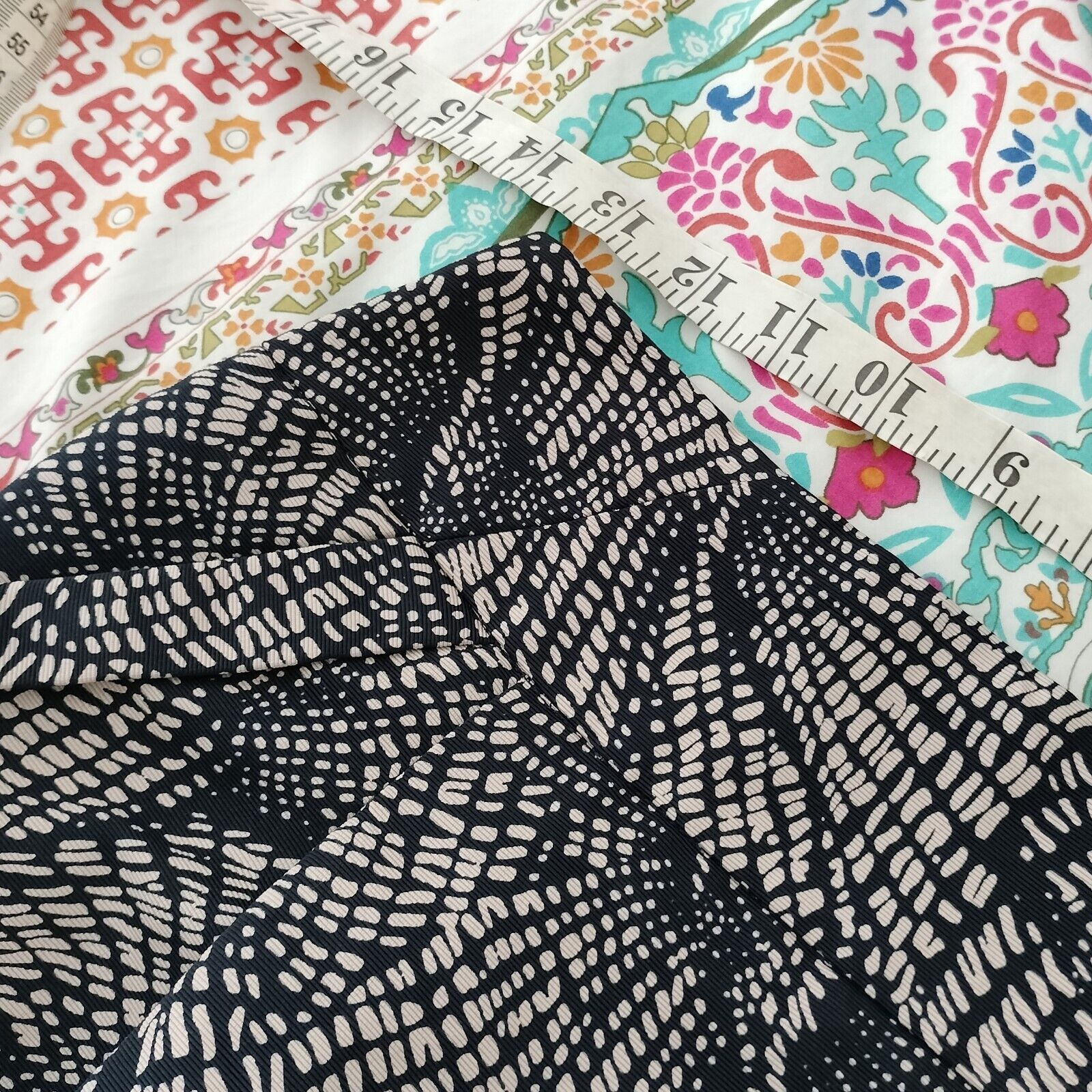 Designer Jacqui E Skirt High Waist Pencil Batik Abstract Corporate Size 27" / US 4 / IT 40 - 8 Thumbnail