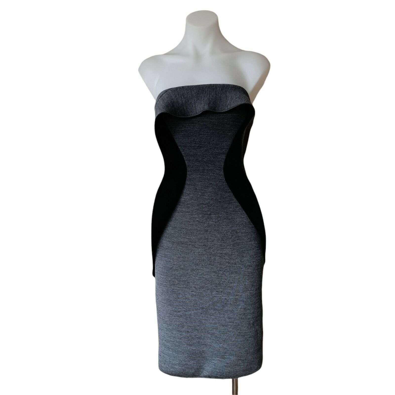 Designer By Johnny Size 6 Dress Grey 100% Merino Wool Size XS / US 0-2 / IT 36-38 - 1 Thumbnail