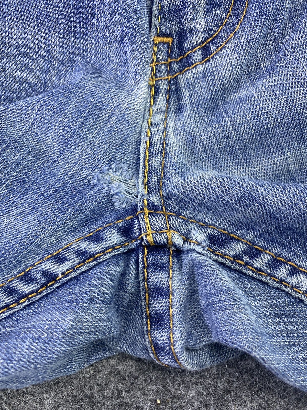 Levi's Vintage Levi's 559 Blue Wash Jeans - J576 Size US 35 - 10 Thumbnail