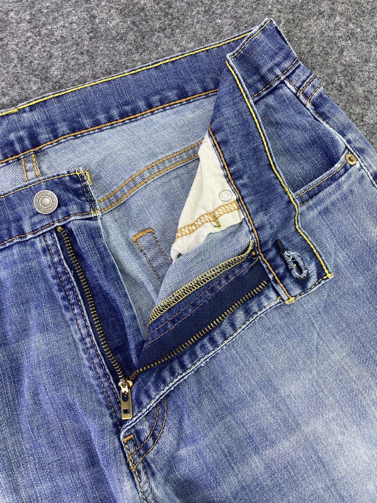 Levi's Vintage Levi's 559 Blue Wash Jeans - J576 Size US 35 - 3 Thumbnail