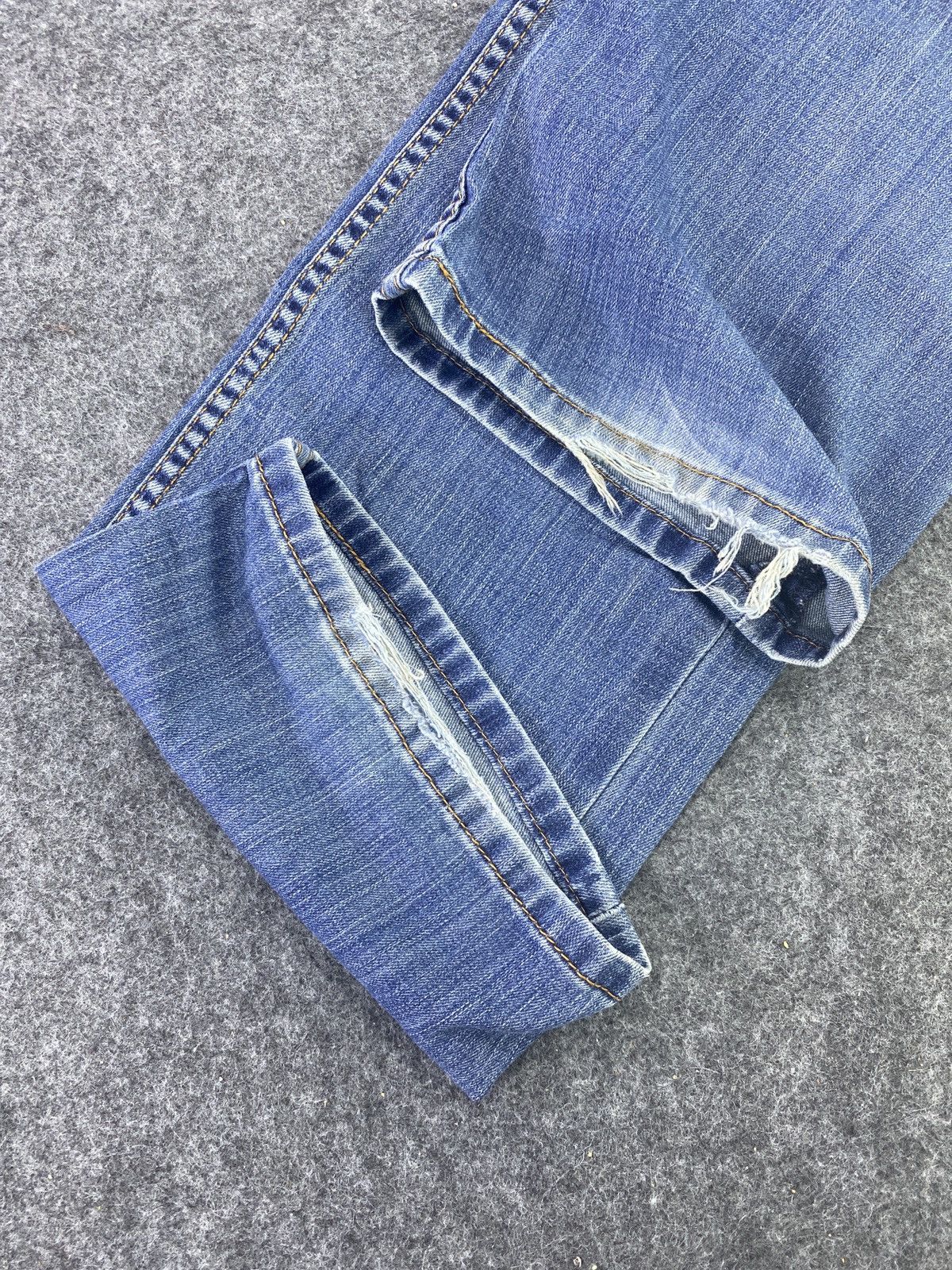 Levi's Vintage Levi's 559 Blue Wash Jeans - J576 Size US 35 - 7 Thumbnail