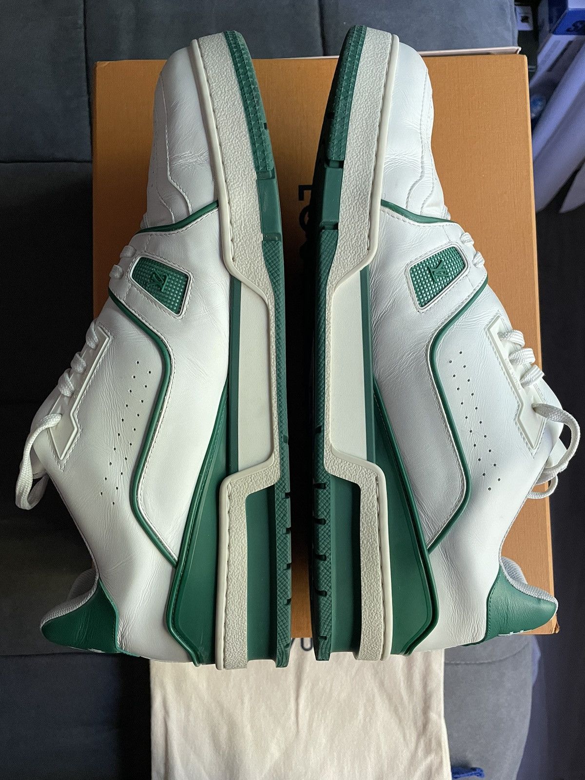 Louis Vuitton Louis Vuitton White Green OG Trainer Sneaker Size US 12 / EU 45 - 6 Thumbnail