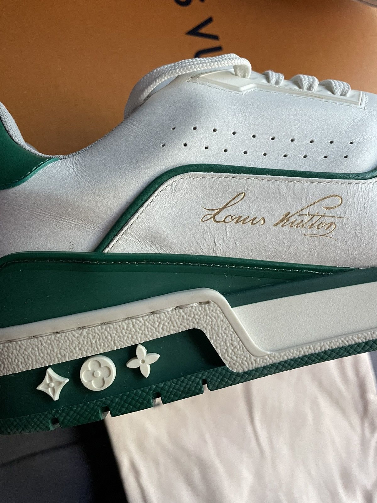 Louis Vuitton Louis Vuitton White Green OG Trainer Sneaker Size US 12 / EU 45 - 8 Thumbnail