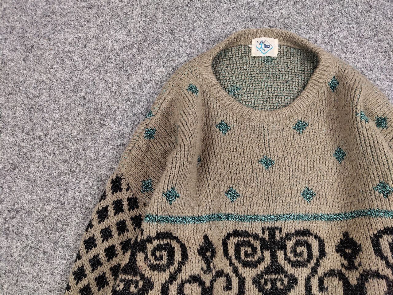 Japanese Brand Vintage 90's Japanese Mohair Beige Pattern Trend Sweater Size US M / EU 48-50 / 2 - 11 Thumbnail