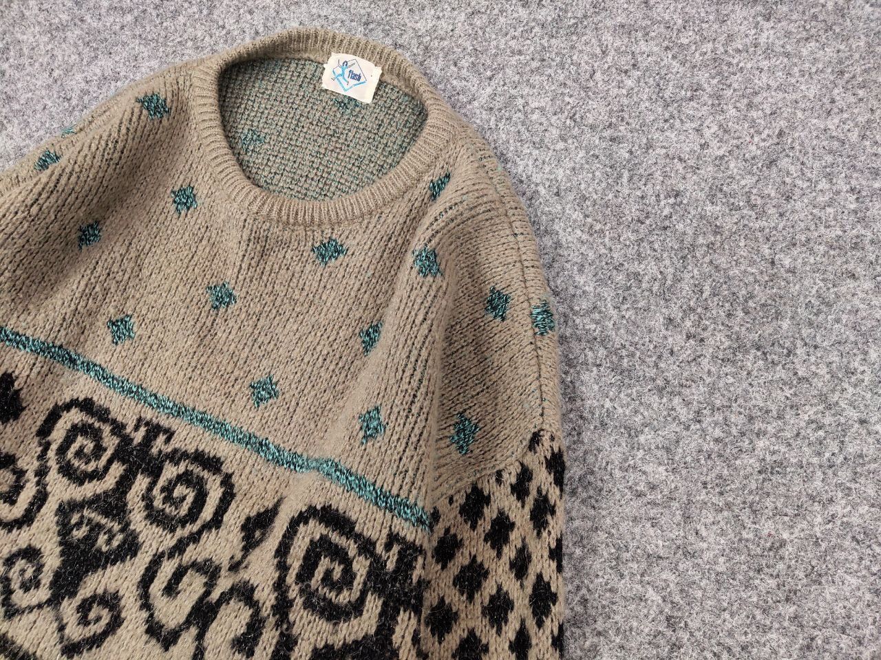 Japanese Brand Vintage 90's Japanese Mohair Beige Pattern Trend Sweater Size US M / EU 48-50 / 2 - 4 Thumbnail