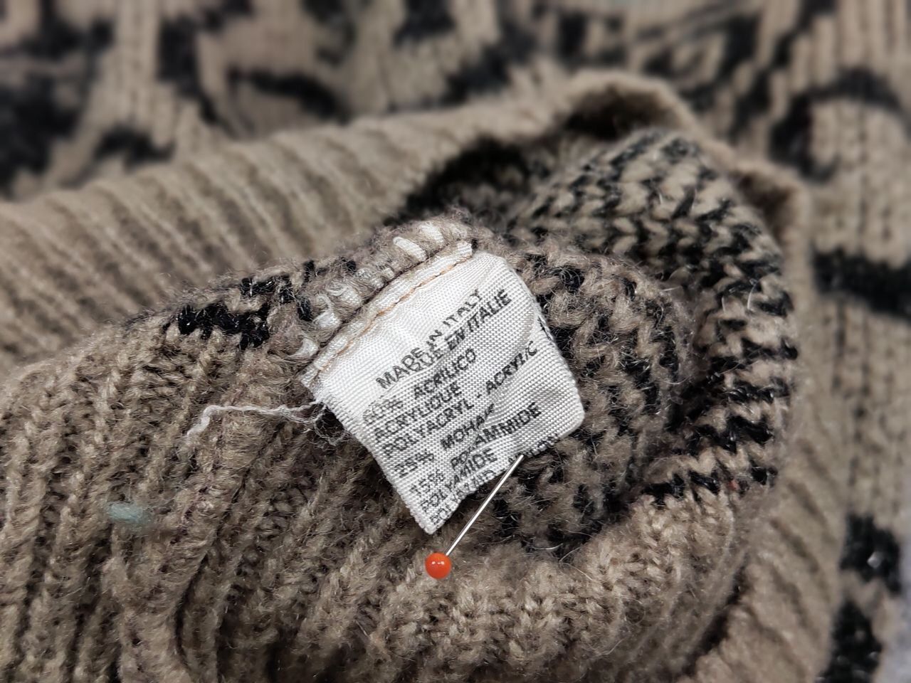 Japanese Brand Vintage 90's Japanese Mohair Beige Pattern Trend Sweater Size US M / EU 48-50 / 2 - 18 Thumbnail