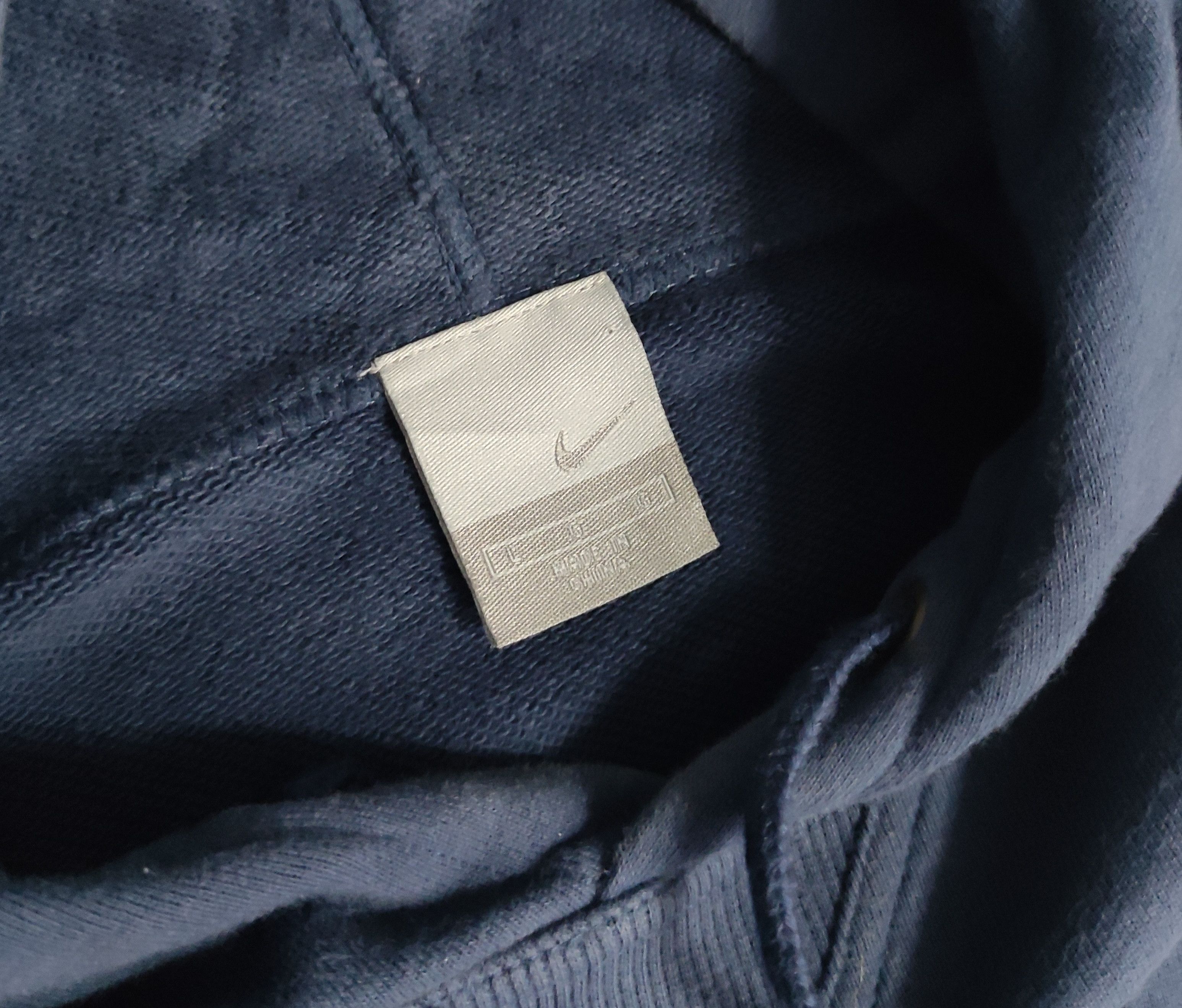 Nike × Vintage Vintage Nike Y2K Small Swoosh Hoodie Size US L / EU 52-54 / 3 - 6 Thumbnail