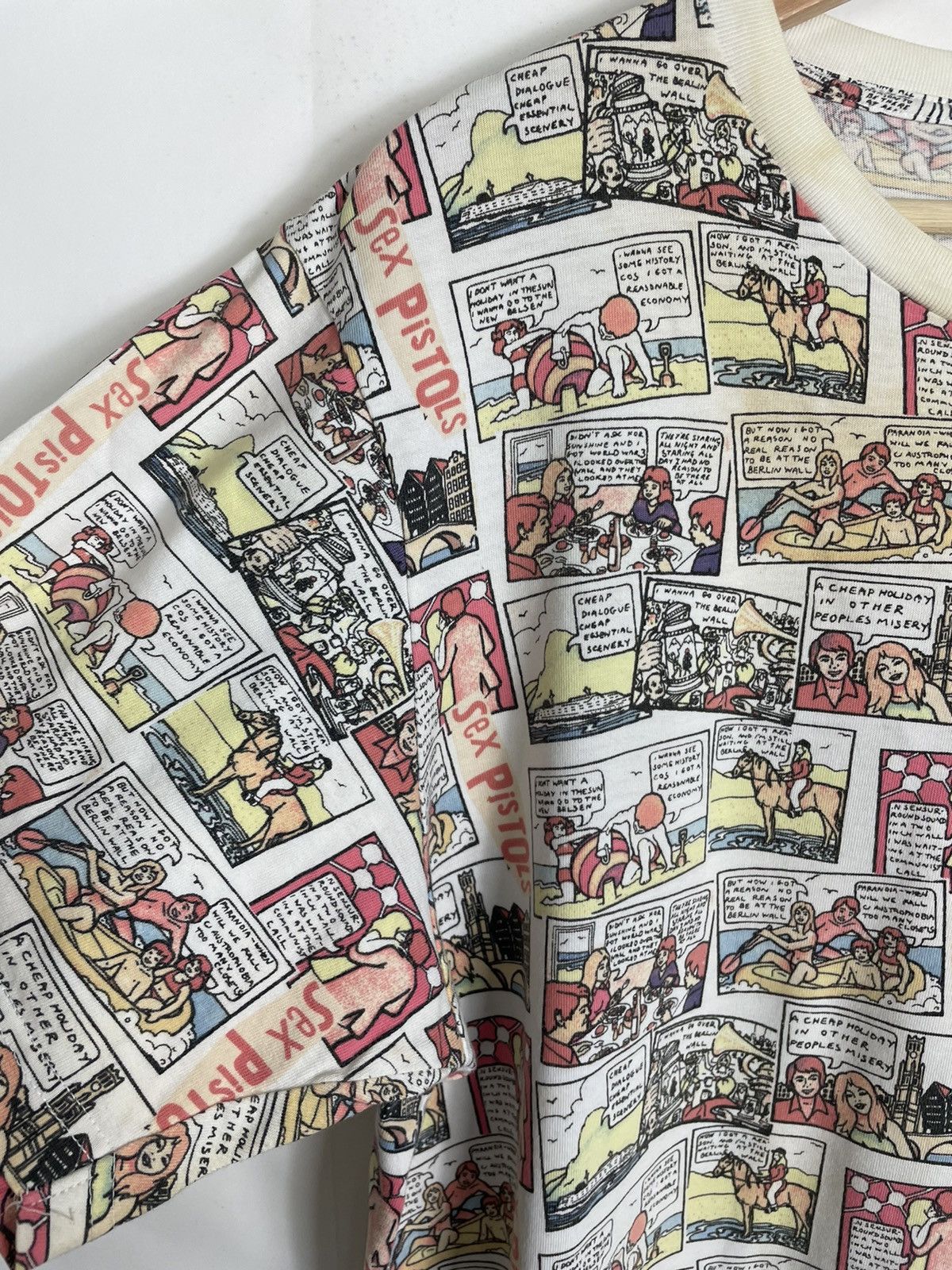 Band Tees SEX PISTOLS ALL OVER PRINT COMIC DESIGN 2016 UNIQLO Size US L / EU 52-54 / 3 - 8 Thumbnail