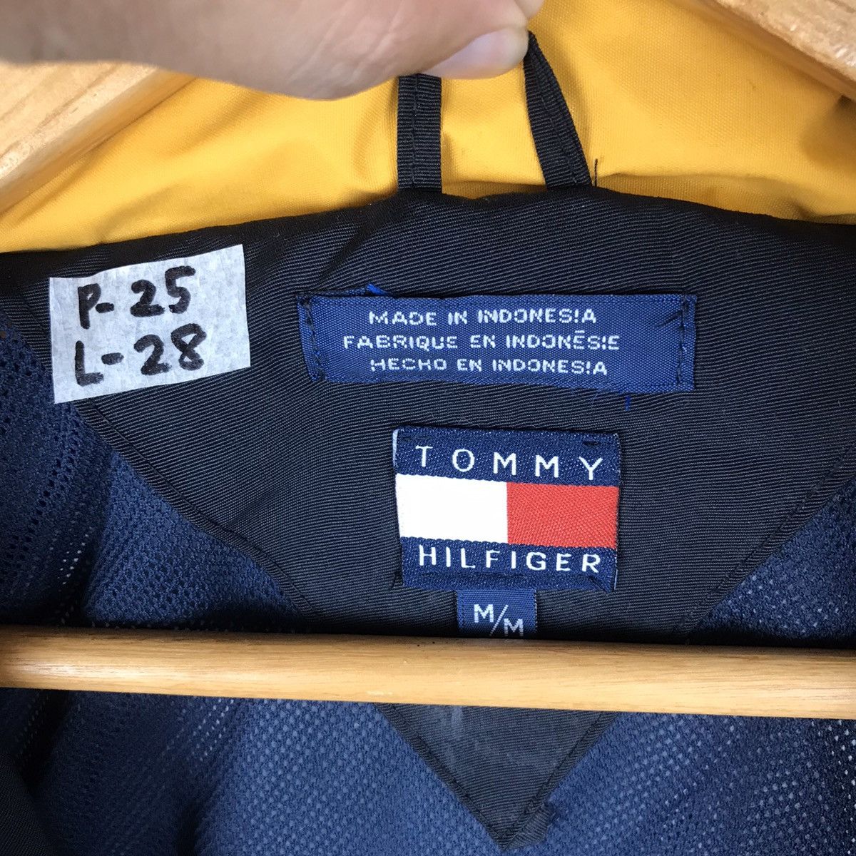 Tommy Hilfiger × Vintage Vintage 90s TOMMY HILFIGER Star With Big Logo Size US M / EU 48-50 / 2 - 8 Thumbnail