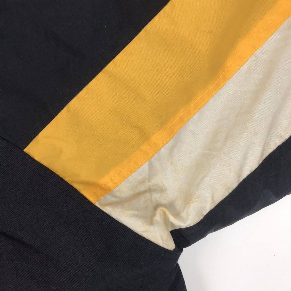 Tommy Hilfiger × Vintage Vintage 90s TOMMY HILFIGER Star With Big Logo Size US M / EU 48-50 / 2 - 9 Thumbnail