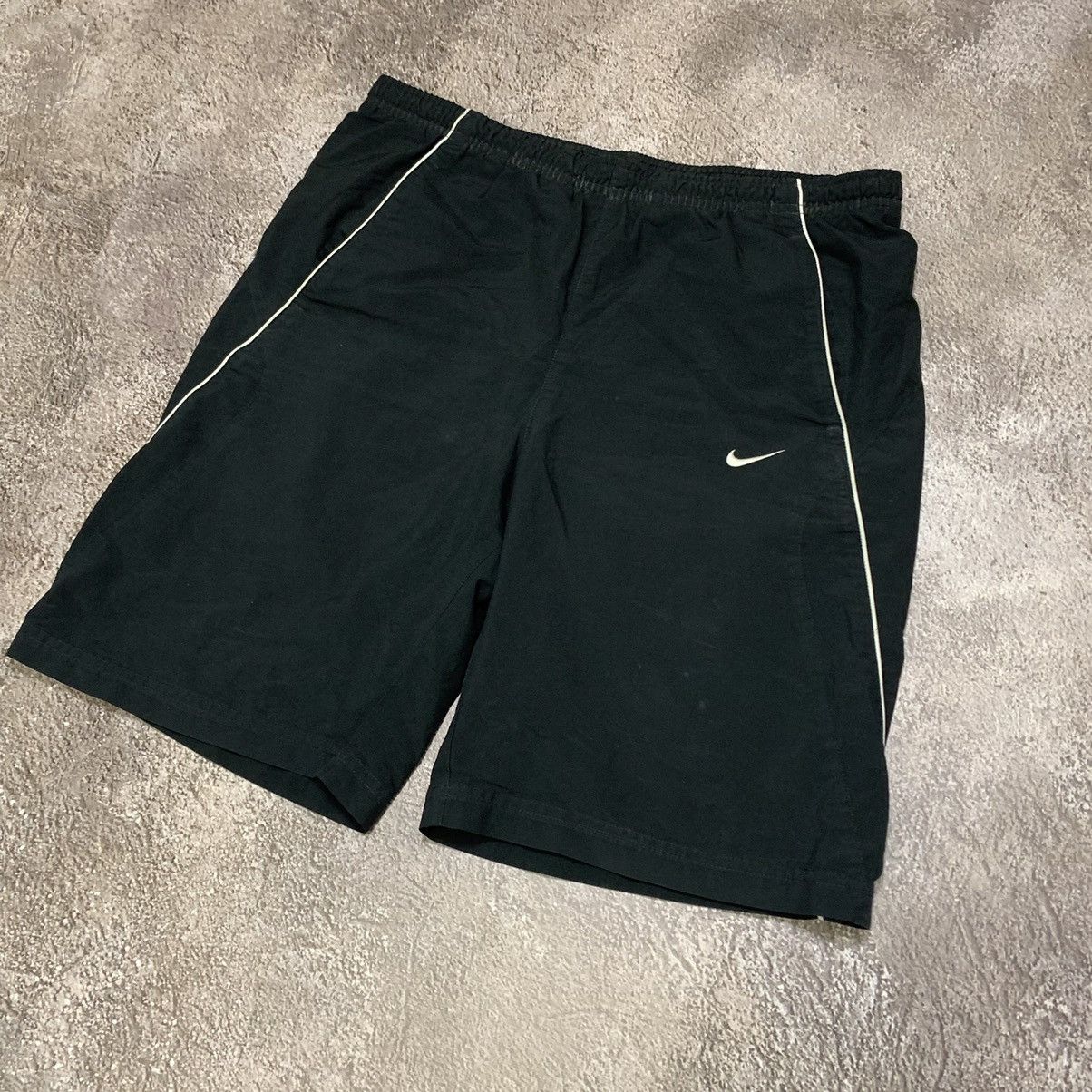 Vintage Vintage Nike Y2K Swoosh Shorts Streetwear Skate Black 30 Size US 30 / EU 46 - 2 Thumbnail