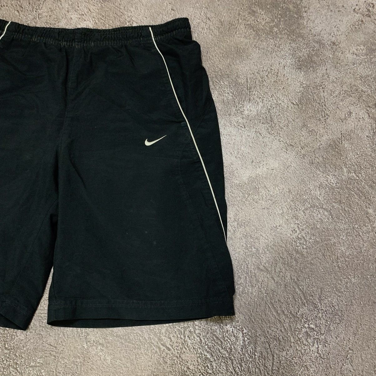 Vintage Vintage Nike Y2K Swoosh Shorts Streetwear Skate Black 30 Size US 30 / EU 46 - 3 Thumbnail