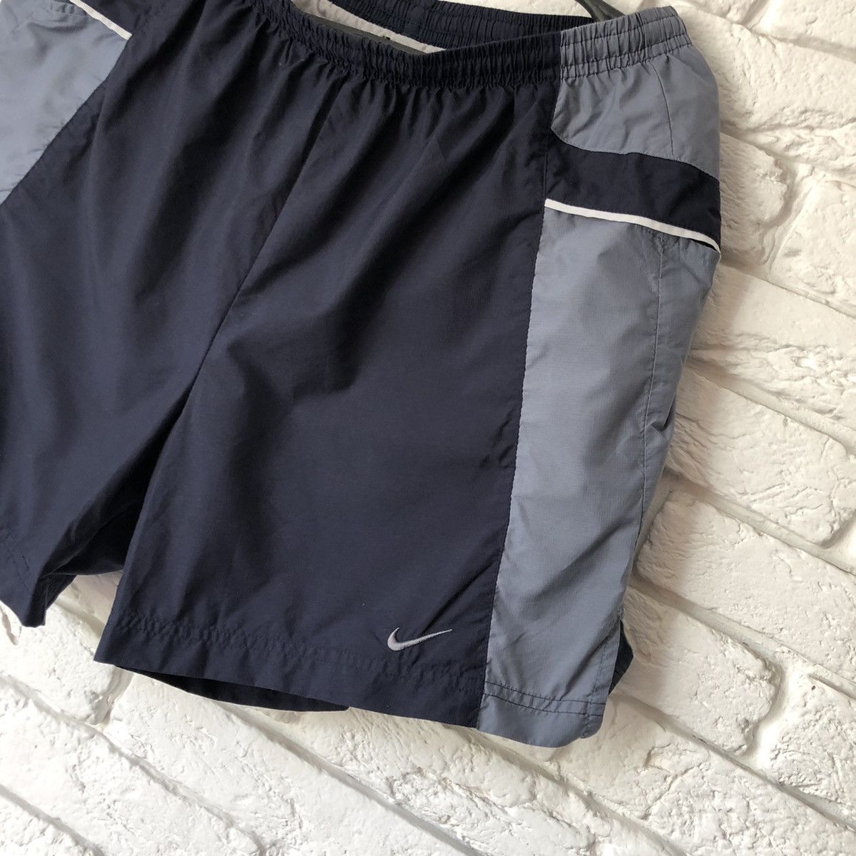 Nike × Vintage Nike vintage nylon shorts Size US 34 / EU 50 - 2 Thumbnail