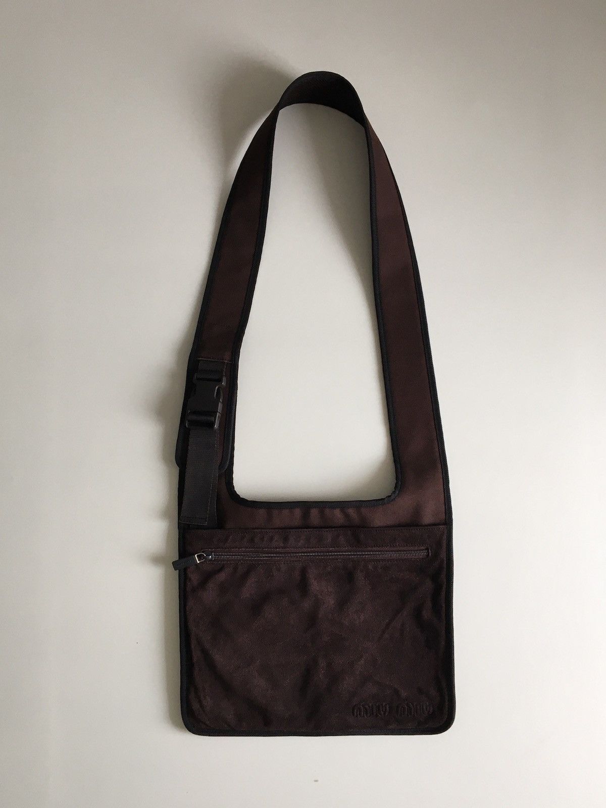 MIU MIU 90s Archive moon shoulder bag メーカー公式 - バッグ