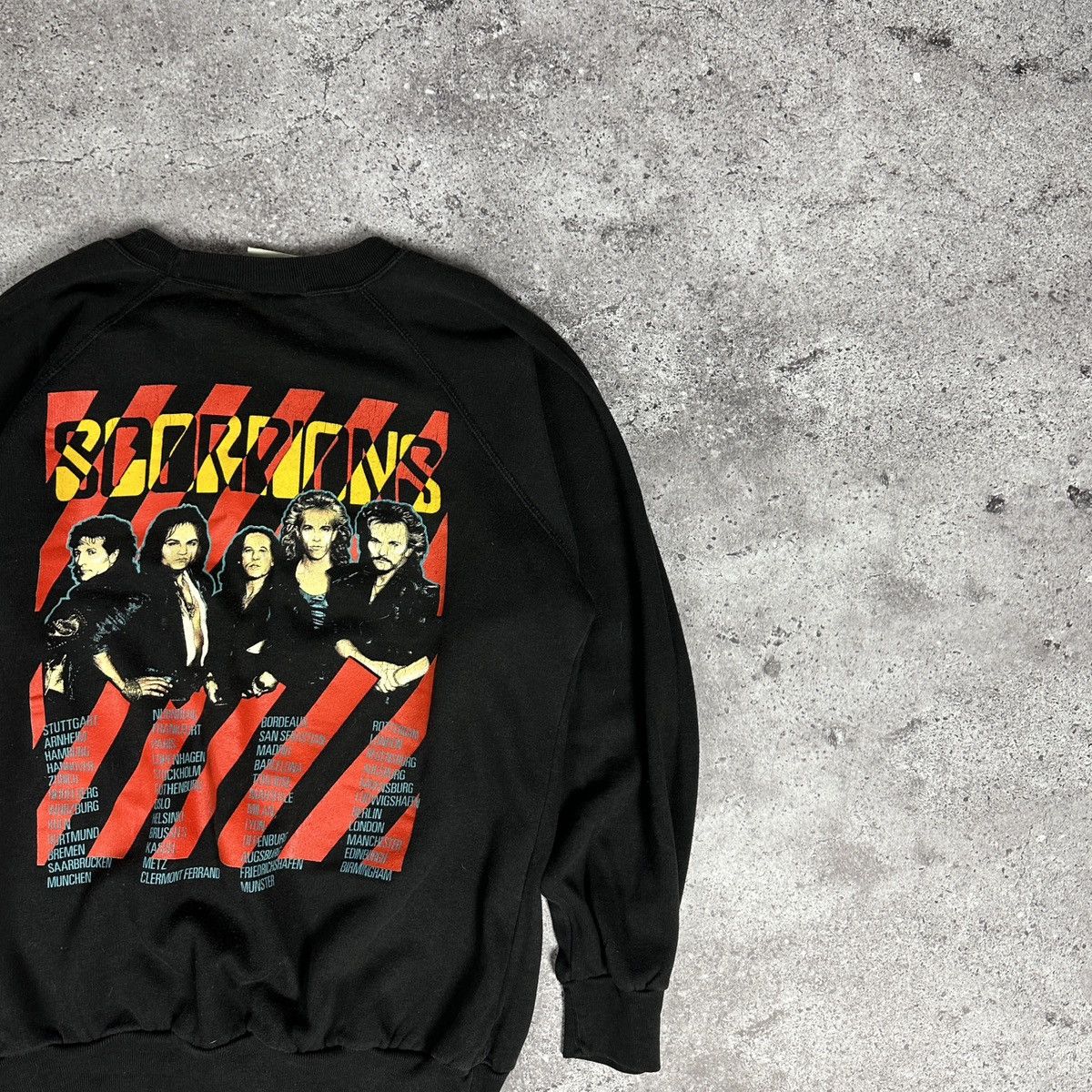 Band Tees Vintage 80s 1988 Scorpions World Tour sweatshirt grail rare Size US XL / EU 56 / 4 - 4 Thumbnail