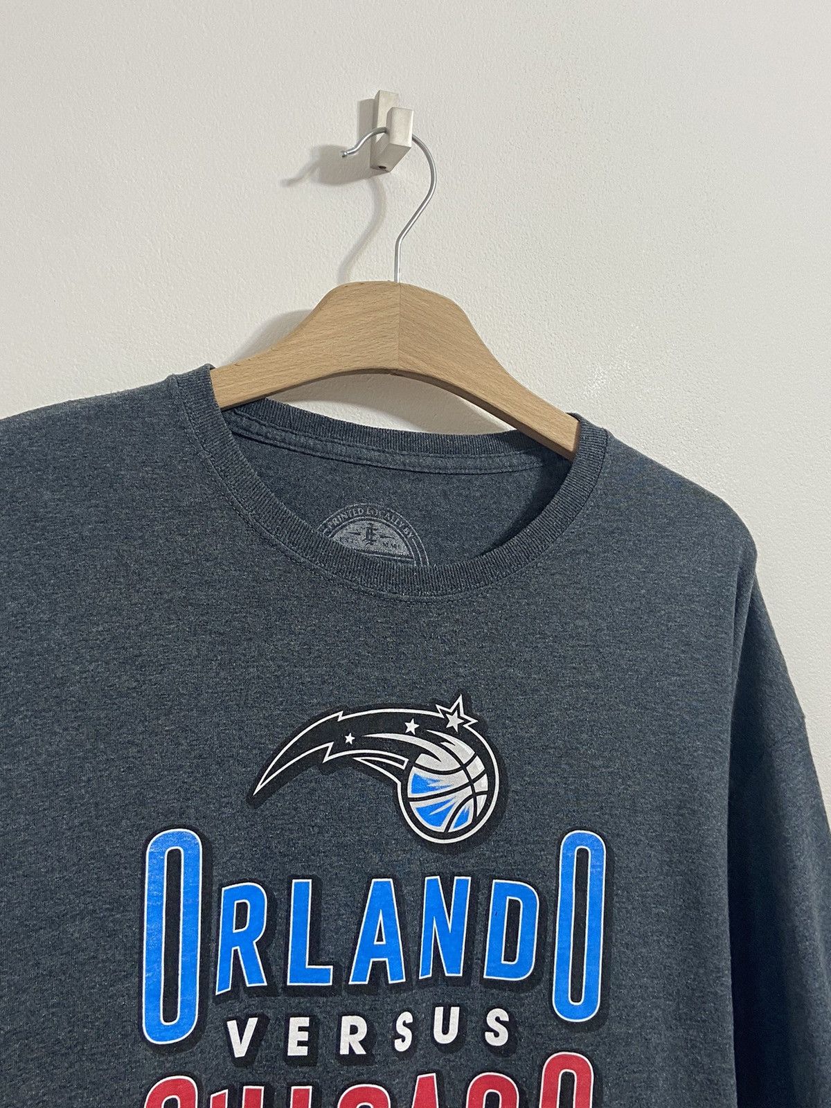 NBA × Versus × Vintage Vintage Shirt Orlando Versus Chicago Size US XL / EU 56 / 4 - 3 Thumbnail