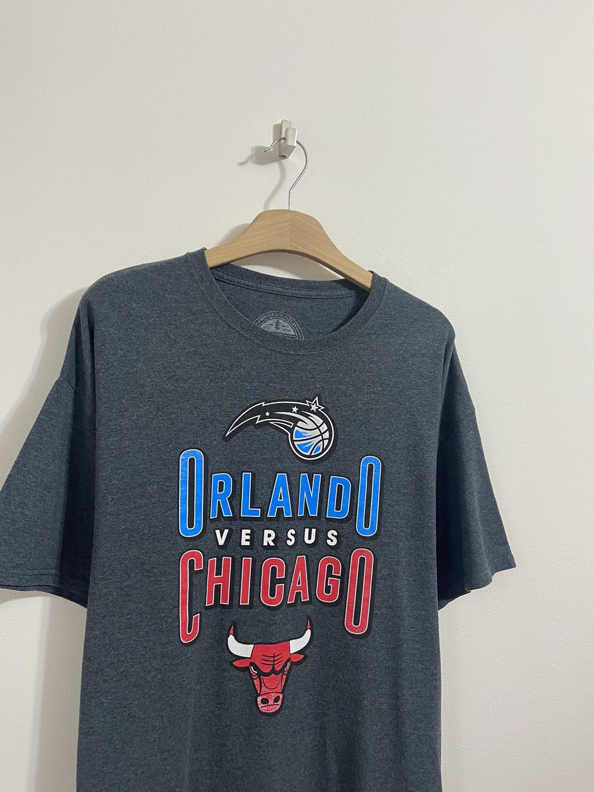 NBA × Versus × Vintage Vintage Shirt Orlando Versus Chicago Size US XL / EU 56 / 4 - 2 Thumbnail