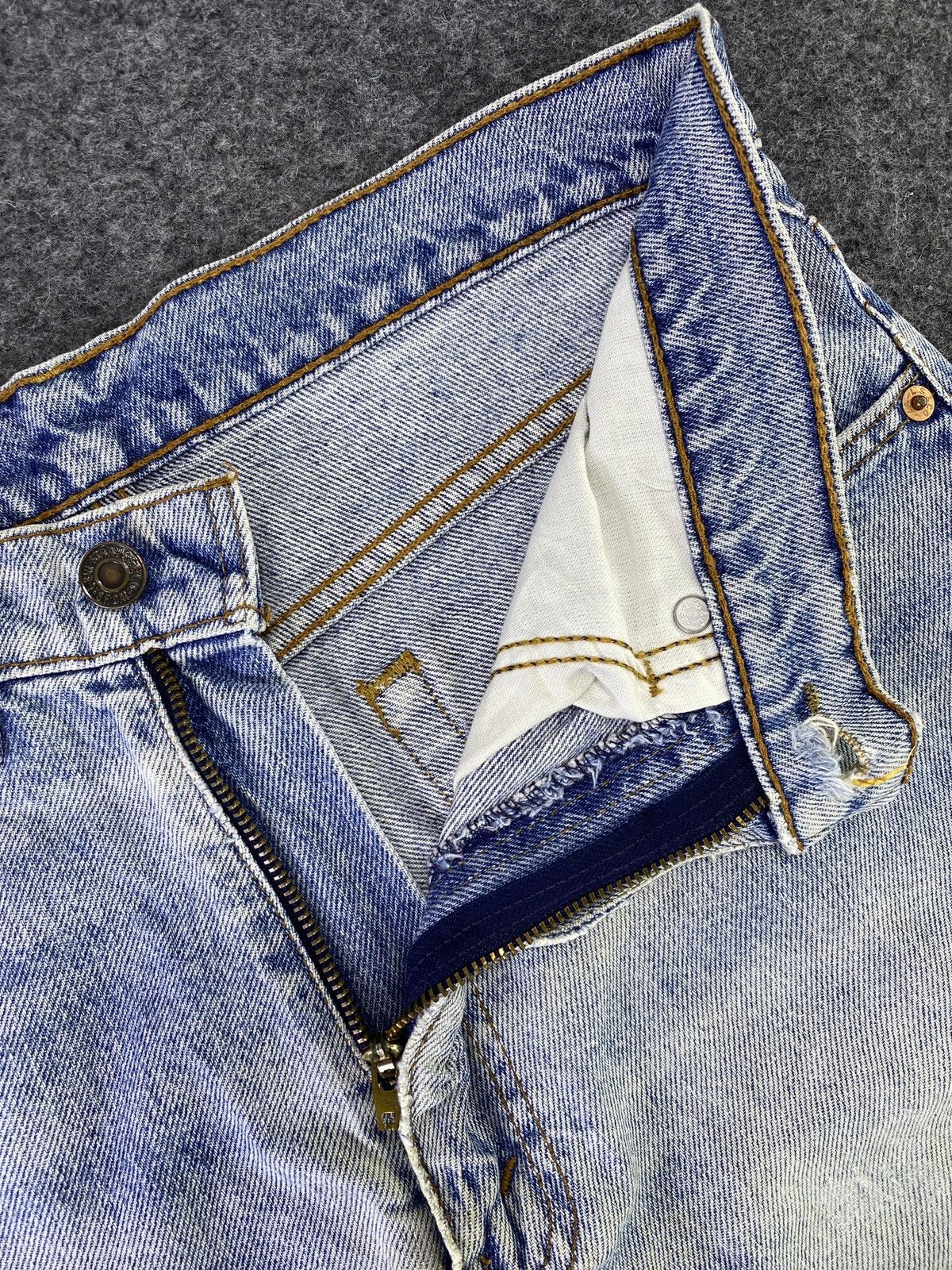 Levi's Vintage Levi's Jeans Distress Blue Wash - J824 Size US 30 / EU 46 - 3 Thumbnail
