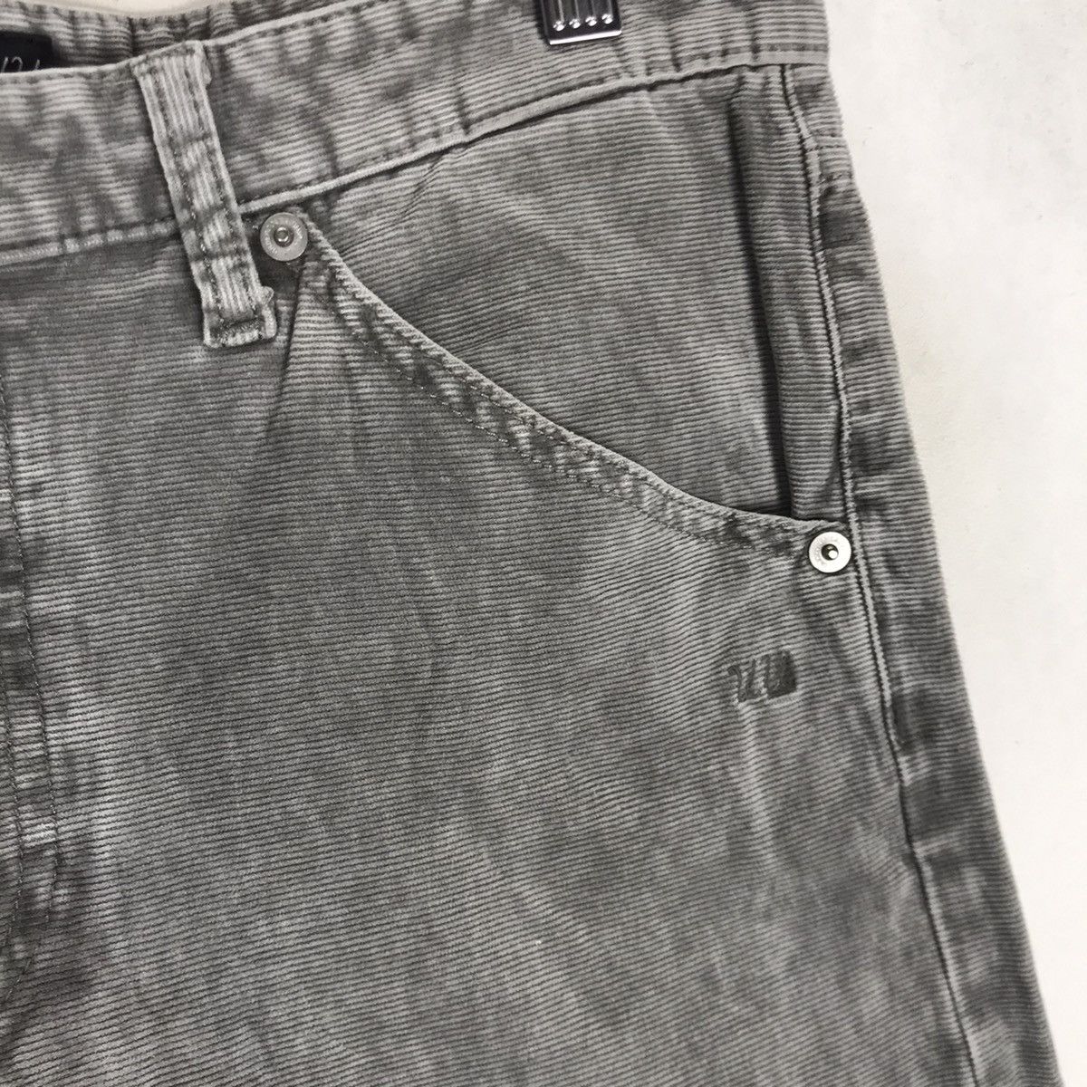 Jun Takahashi × Undercover × Uniqlo Uniqlo Undercover by Jun Takahashi Cropped Corduroy Pants Size US 31 - 5 Thumbnail