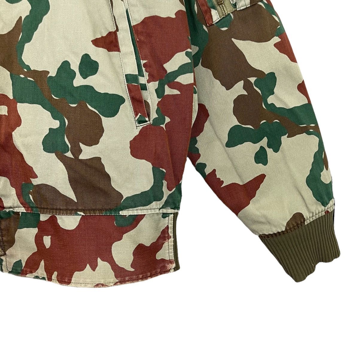 Vintage Vintage Army Style Jacket Riversible Army Jacket Size M Size US M / EU 48-50 / 2 - 3 Thumbnail