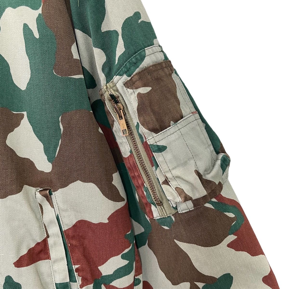 Vintage Vintage Army Style Jacket Riversible Army Jacket Size M Size US M / EU 48-50 / 2 - 5 Thumbnail