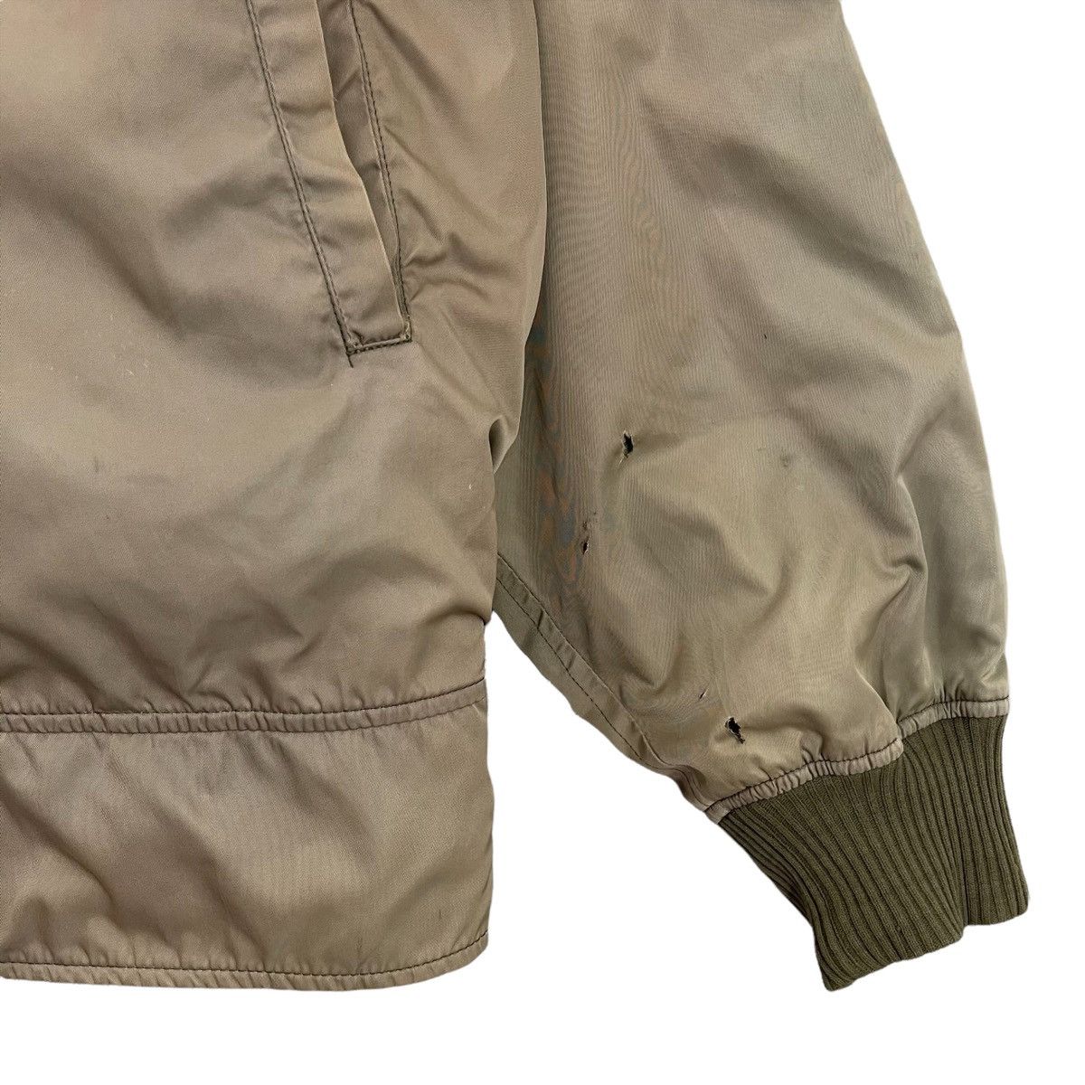 Vintage Vintage Army Style Jacket Riversible Army Jacket Size M Size US M / EU 48-50 / 2 - 9 Thumbnail