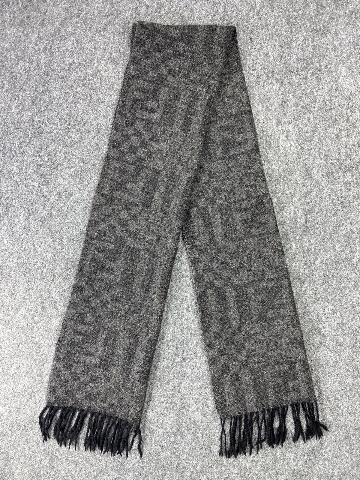 Fendi FENDI MONOGRAM Scarf/Muffler -T036 Size ONE SIZE - 2 Thumbnail