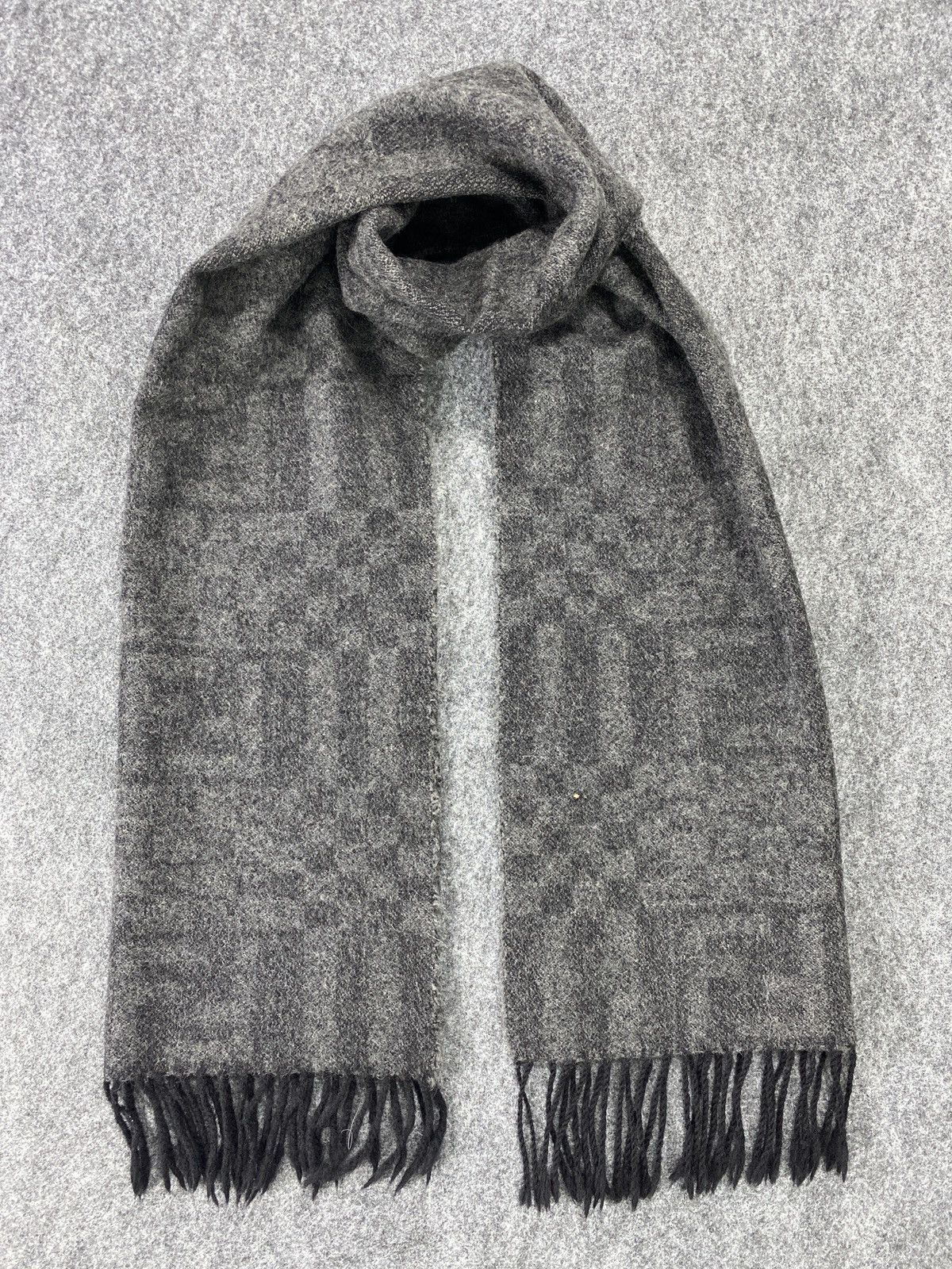 Fendi FENDI MONOGRAM Scarf/Muffler -T036 Size ONE SIZE - 1 Thumbnail