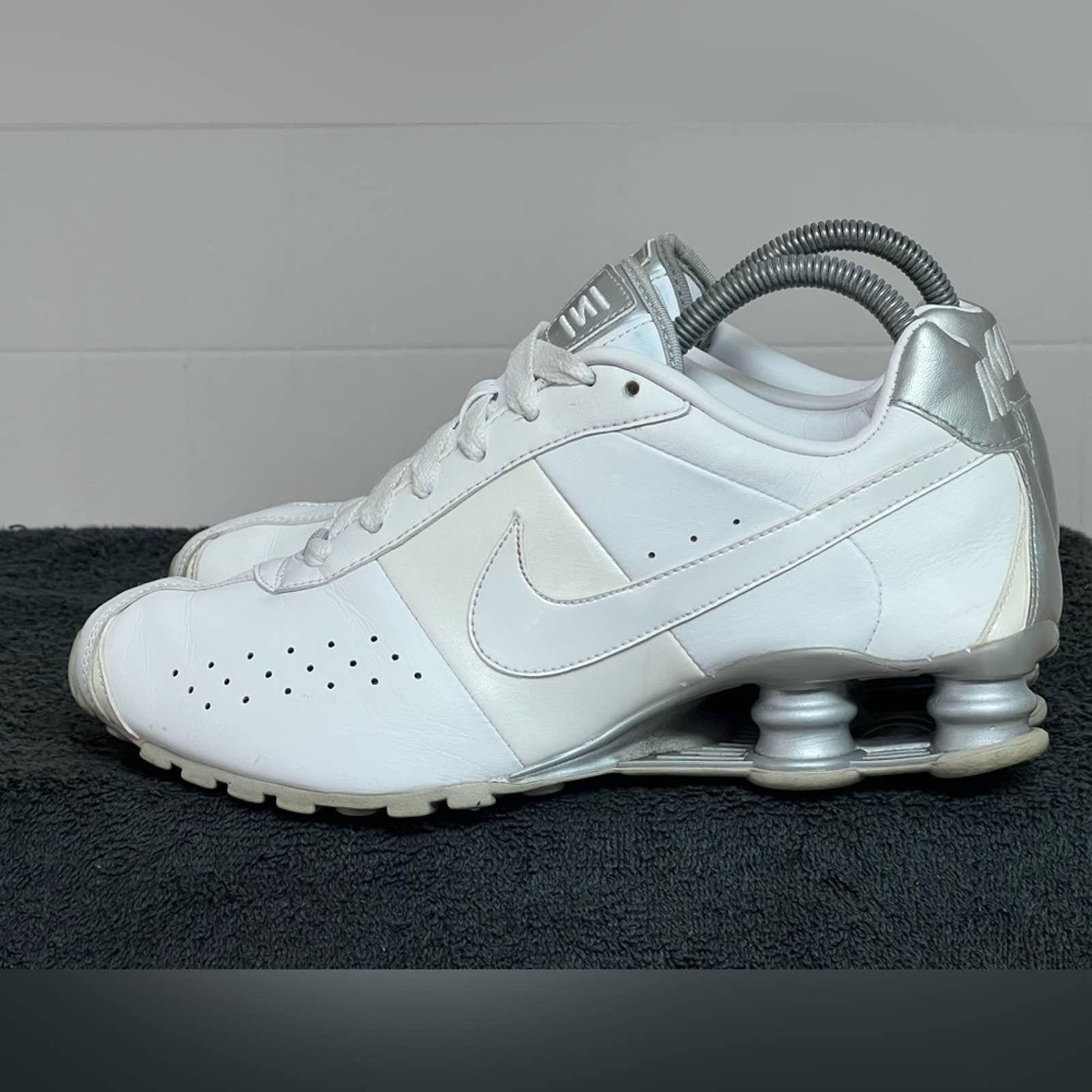 Nike shox classic sale