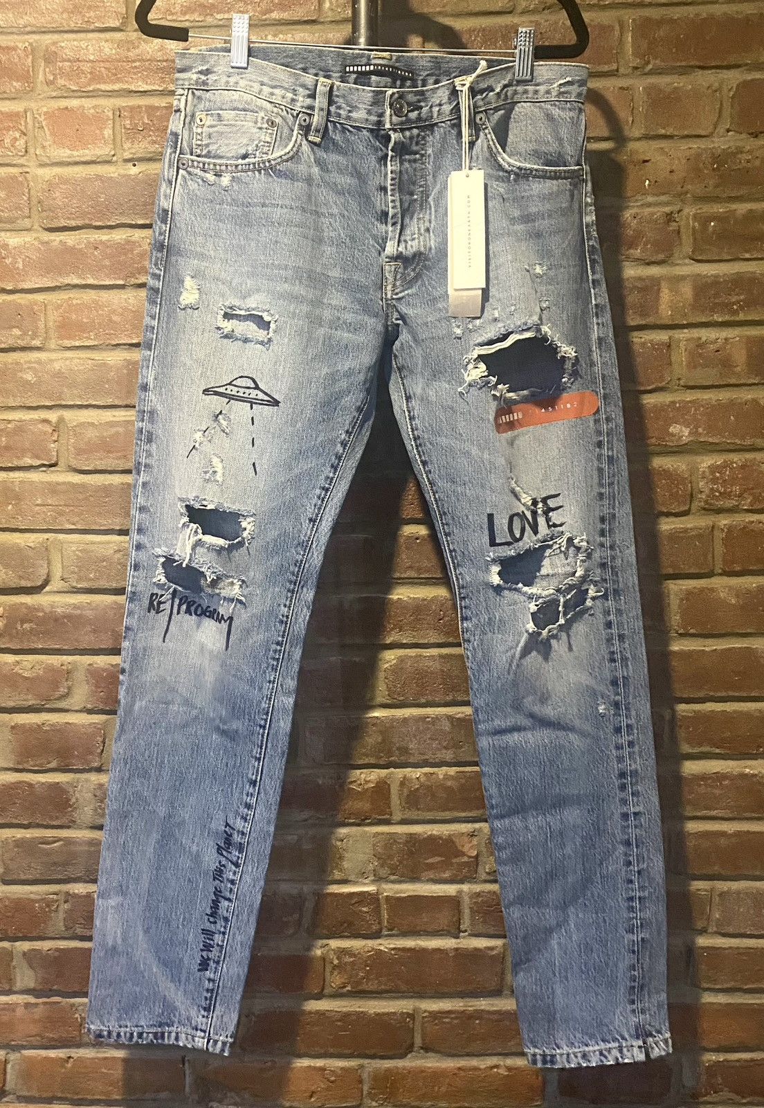 Visitor on Earth Rare New Visitor On Earth Destroyed Skinny Light Jeans Size US 32 / EU 48 - 1 Thumbnail