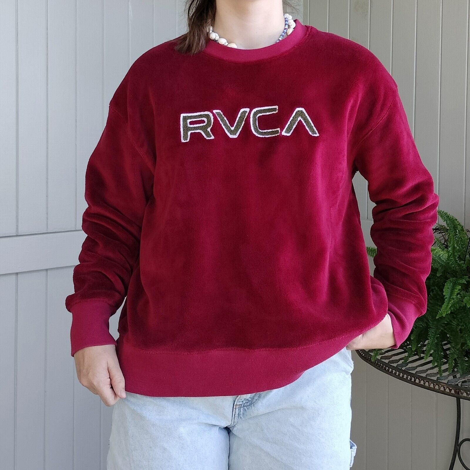 Designer × RVCA RVCA Jumper Sweater Velvet Fleece Embroidered Spellout Size S / US 4 / IT 40 - 2 Thumbnail