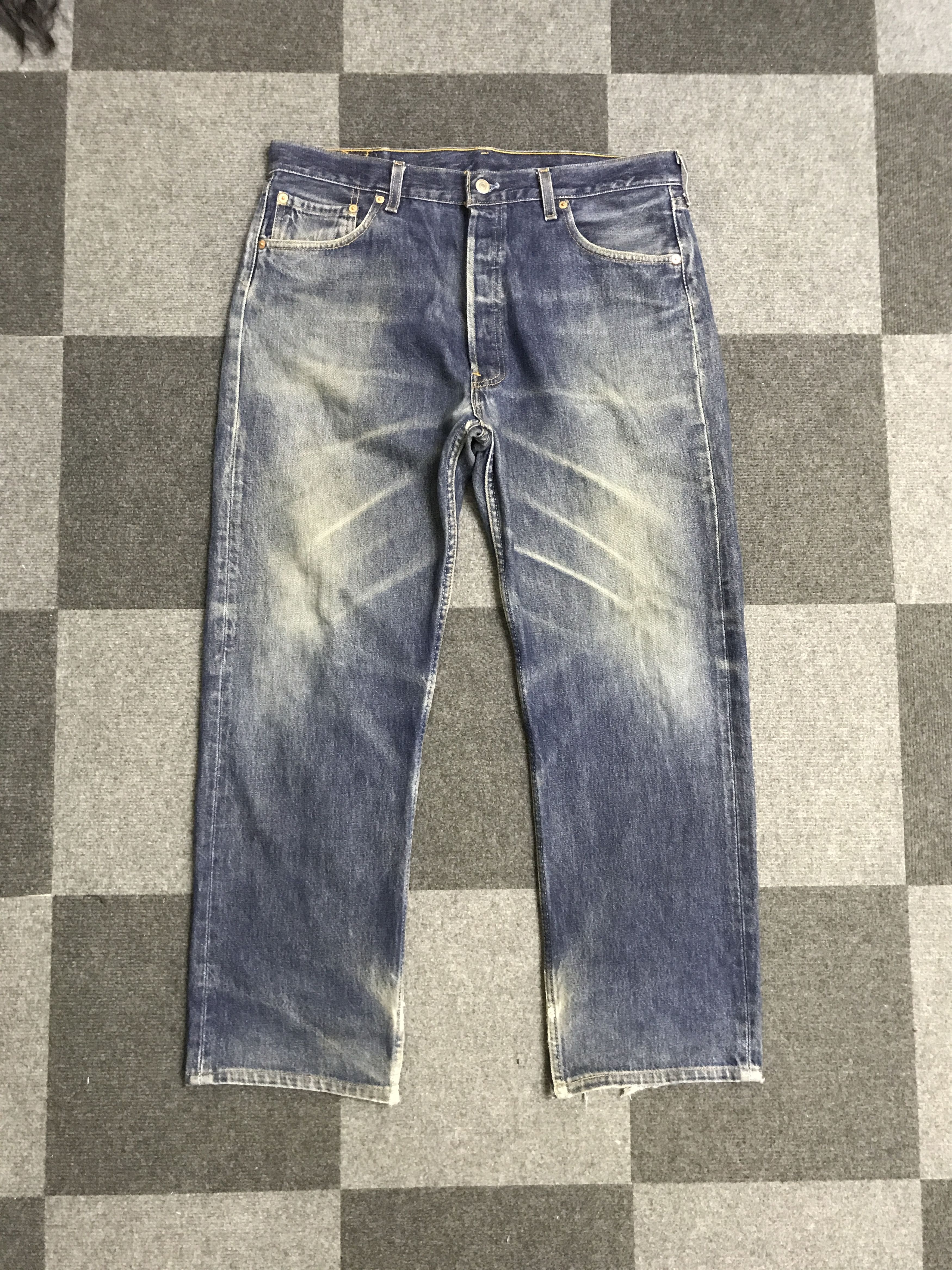 Image of Vl176- Vintage Levis 501 Blue Wash Jeans, Men's (Size 35)