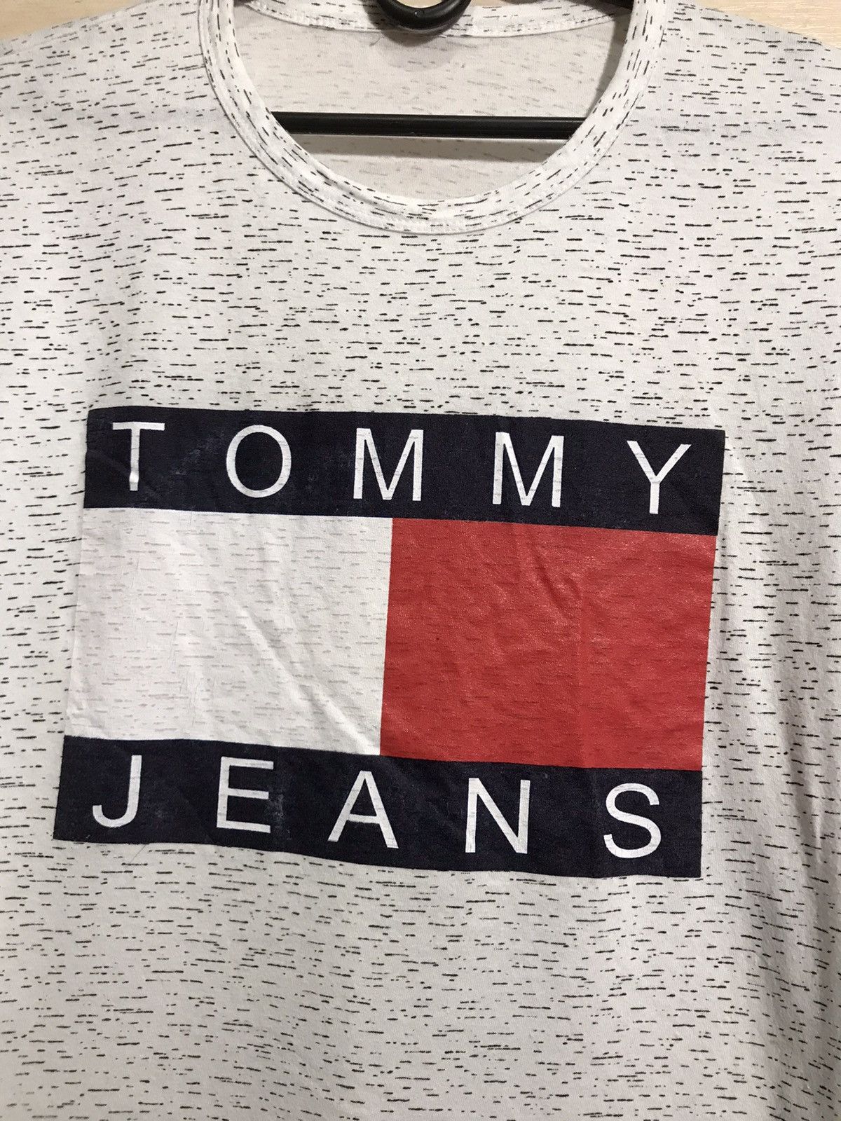Tommy Hilfiger × Vintage Vintage Tommy Hilfiger streetwear tee Size US L / EU 52-54 / 3 - 3 Thumbnail