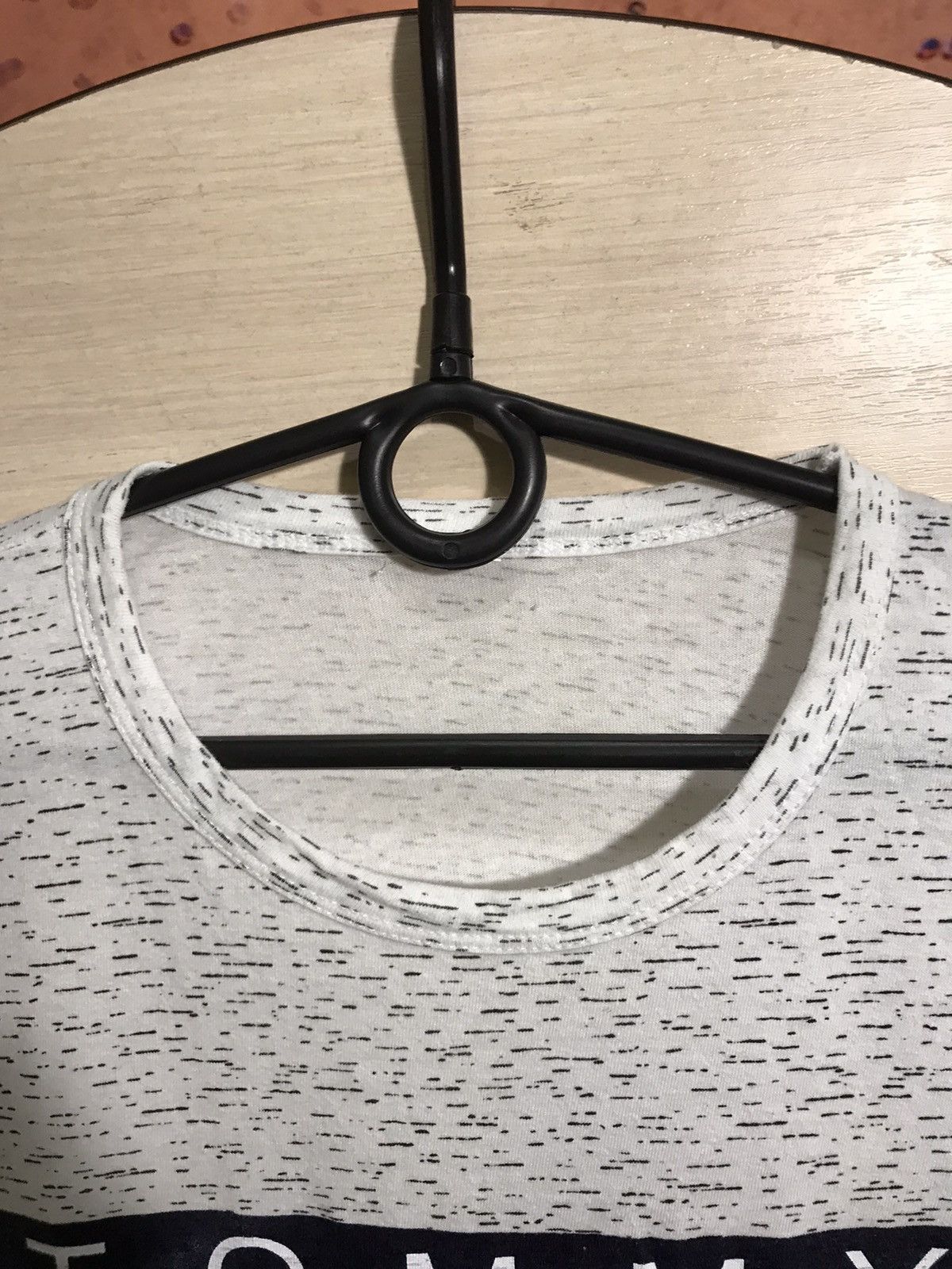 Tommy Hilfiger × Vintage Vintage Tommy Hilfiger streetwear tee Size US L / EU 52-54 / 3 - 4 Thumbnail