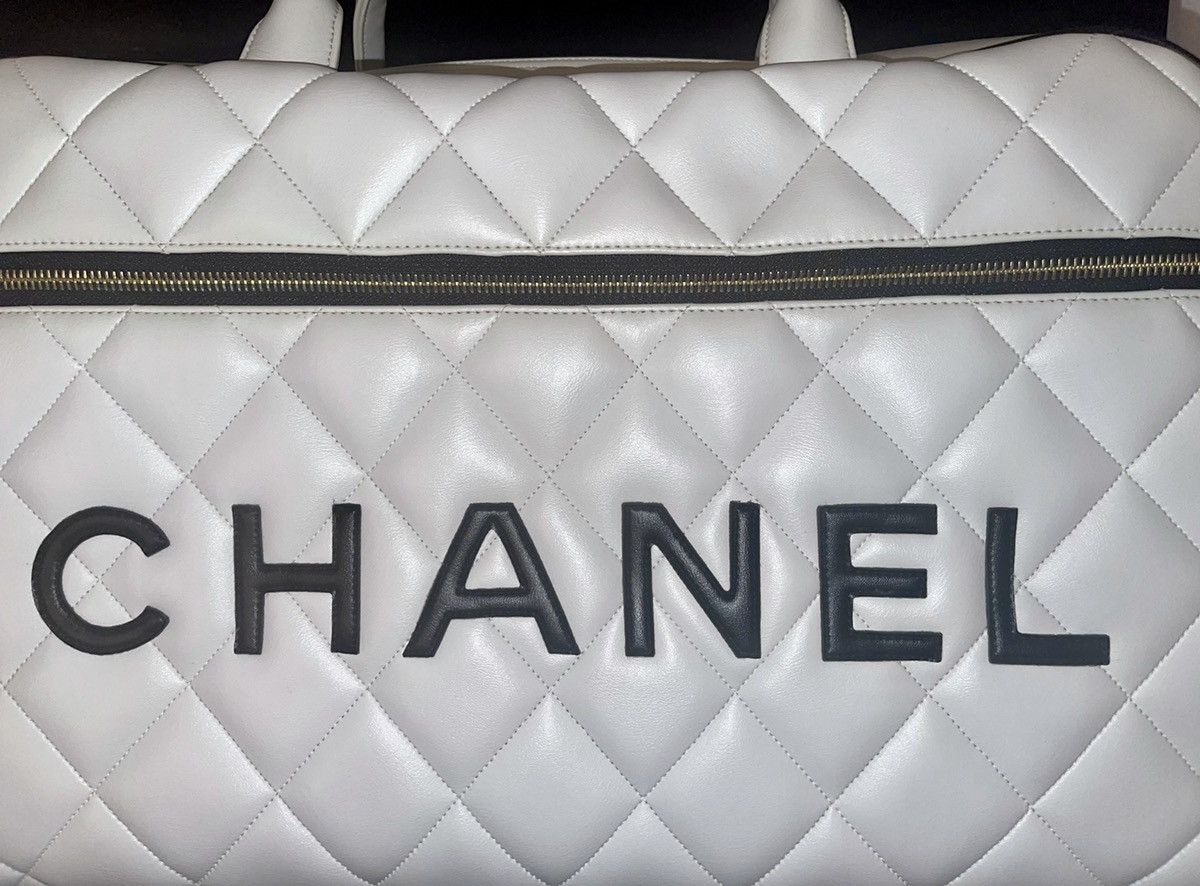 Chanel Chanel white Quilted Lambskin Leather Boston Travel Bag Size ONE SIZE - 4 Thumbnail