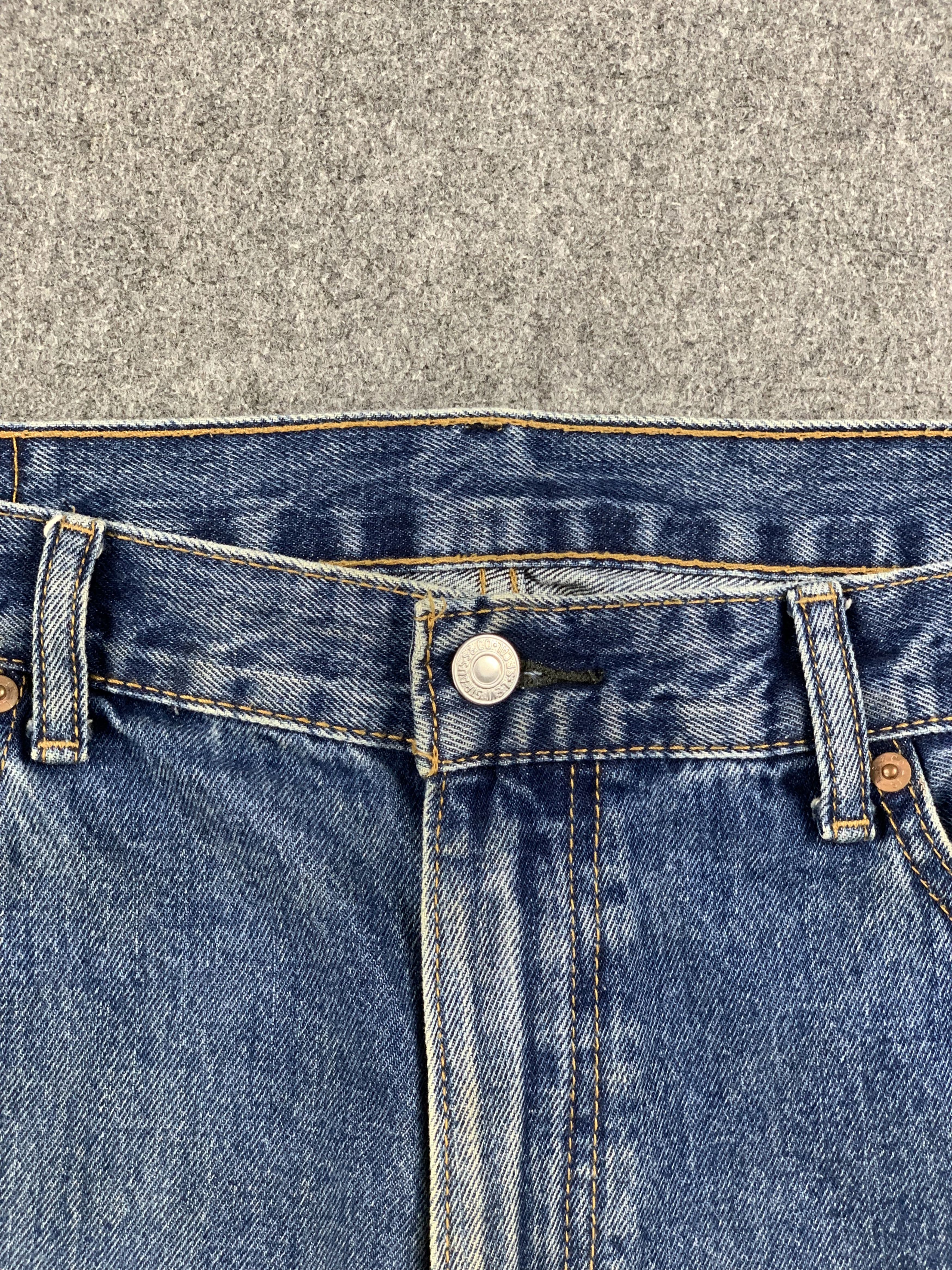 Levi's Vintage Levis 550 Light Blue Jeans DP2211 Size US 37 - 10 Thumbnail
