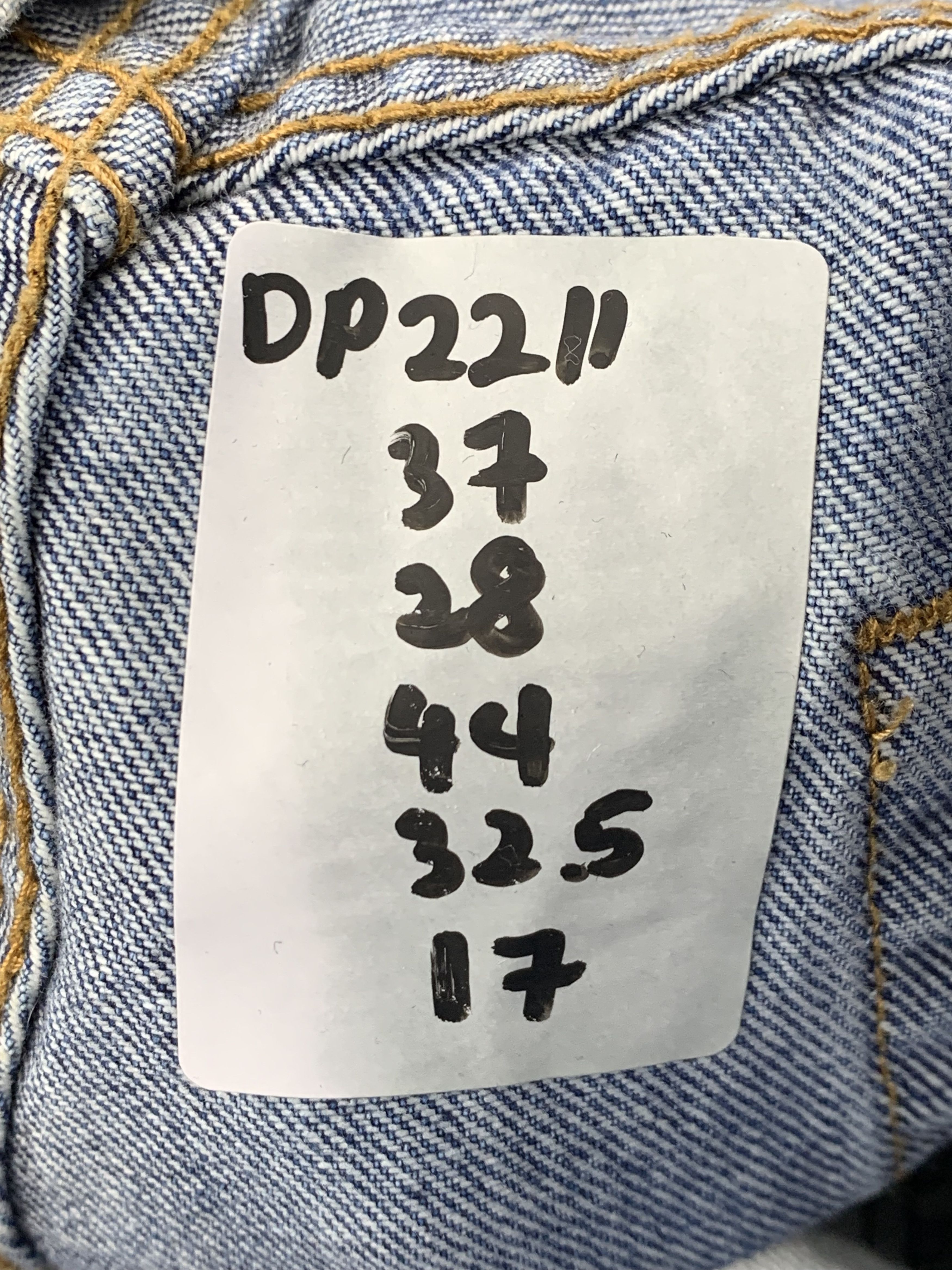 Levi's Vintage Levis 550 Light Blue Jeans DP2211 Size US 37 - 19 Thumbnail